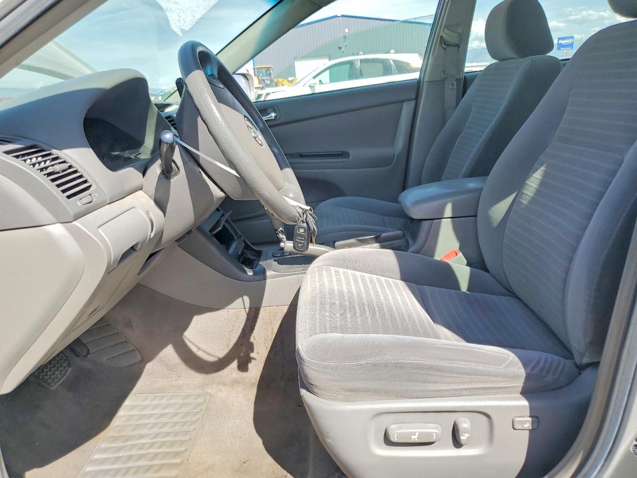 2005 Toyota Camry Le Silver vin: 4T1BE32K65U080670