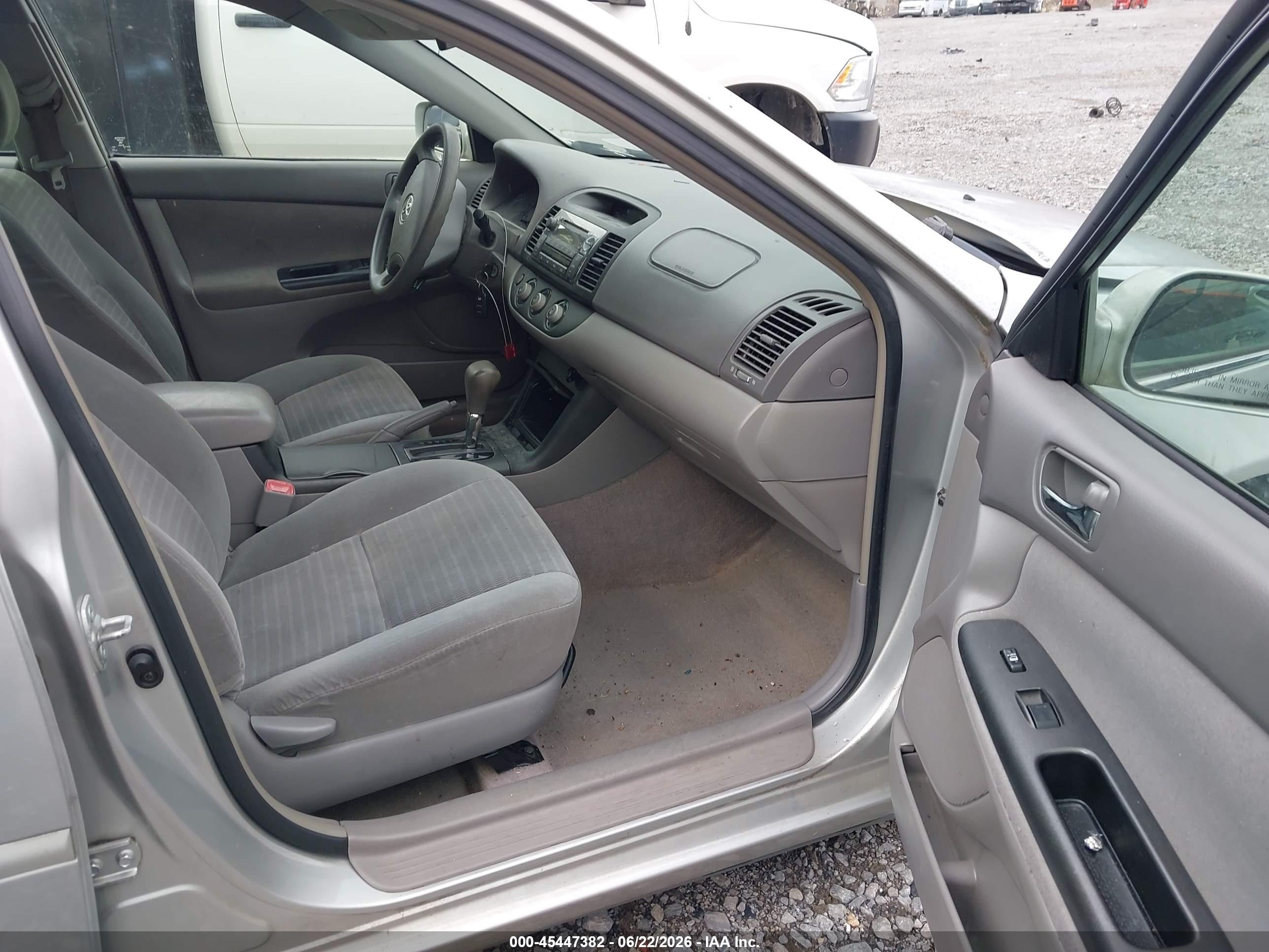 2005 Toyota Camry Le Tan vin: 4T1BE32K65U087022