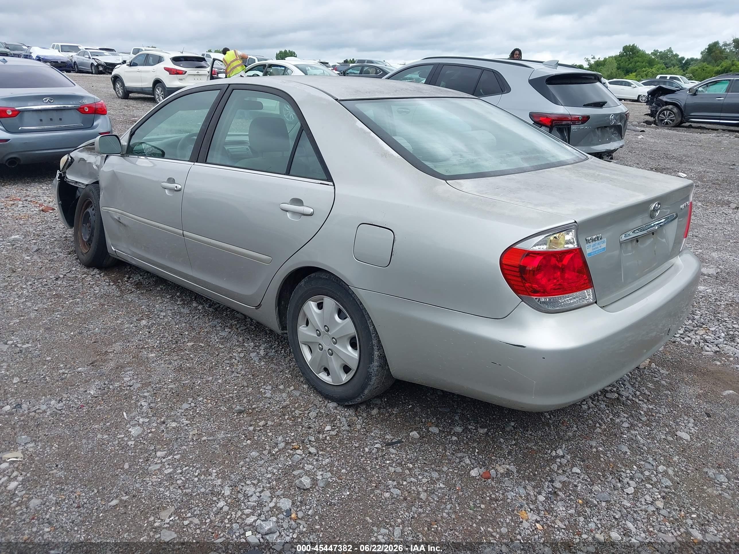 2005 Toyota Camry Le Tan vin: 4T1BE32K65U087022