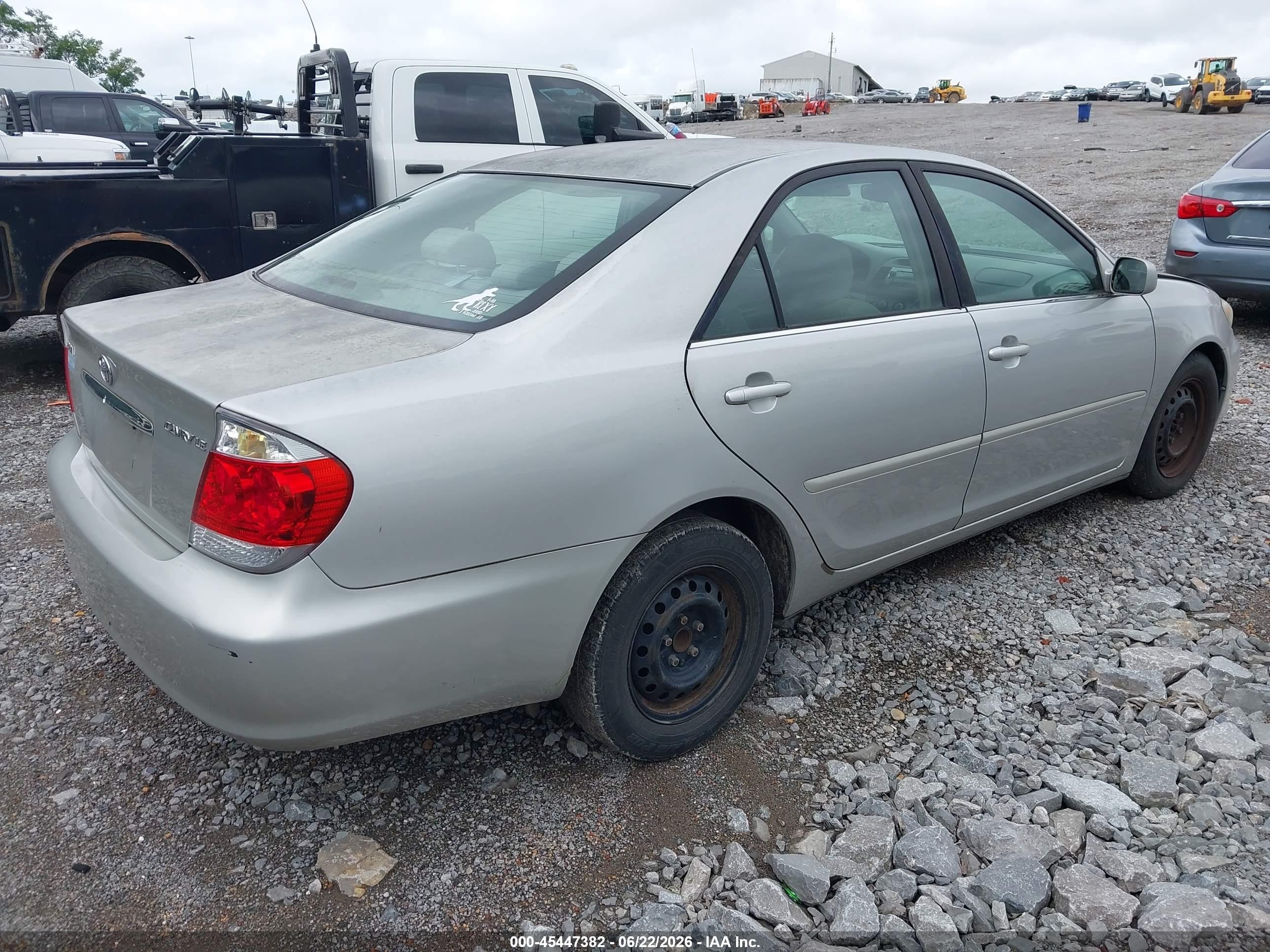 2005 Toyota Camry Le Tan vin: 4T1BE32K65U087022