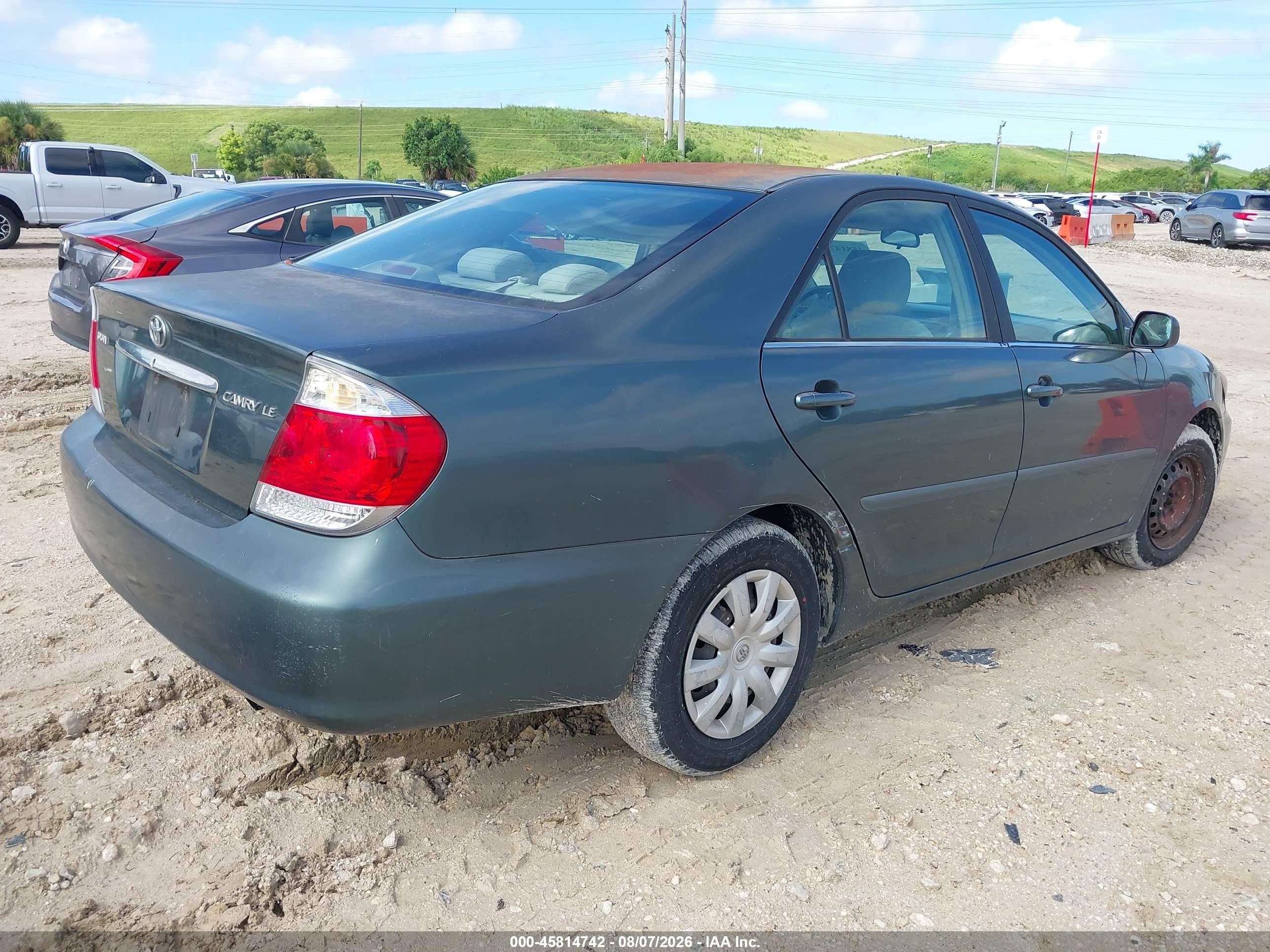2005 Toyota Camry Le Green vin: 4T1BE32K65U089871