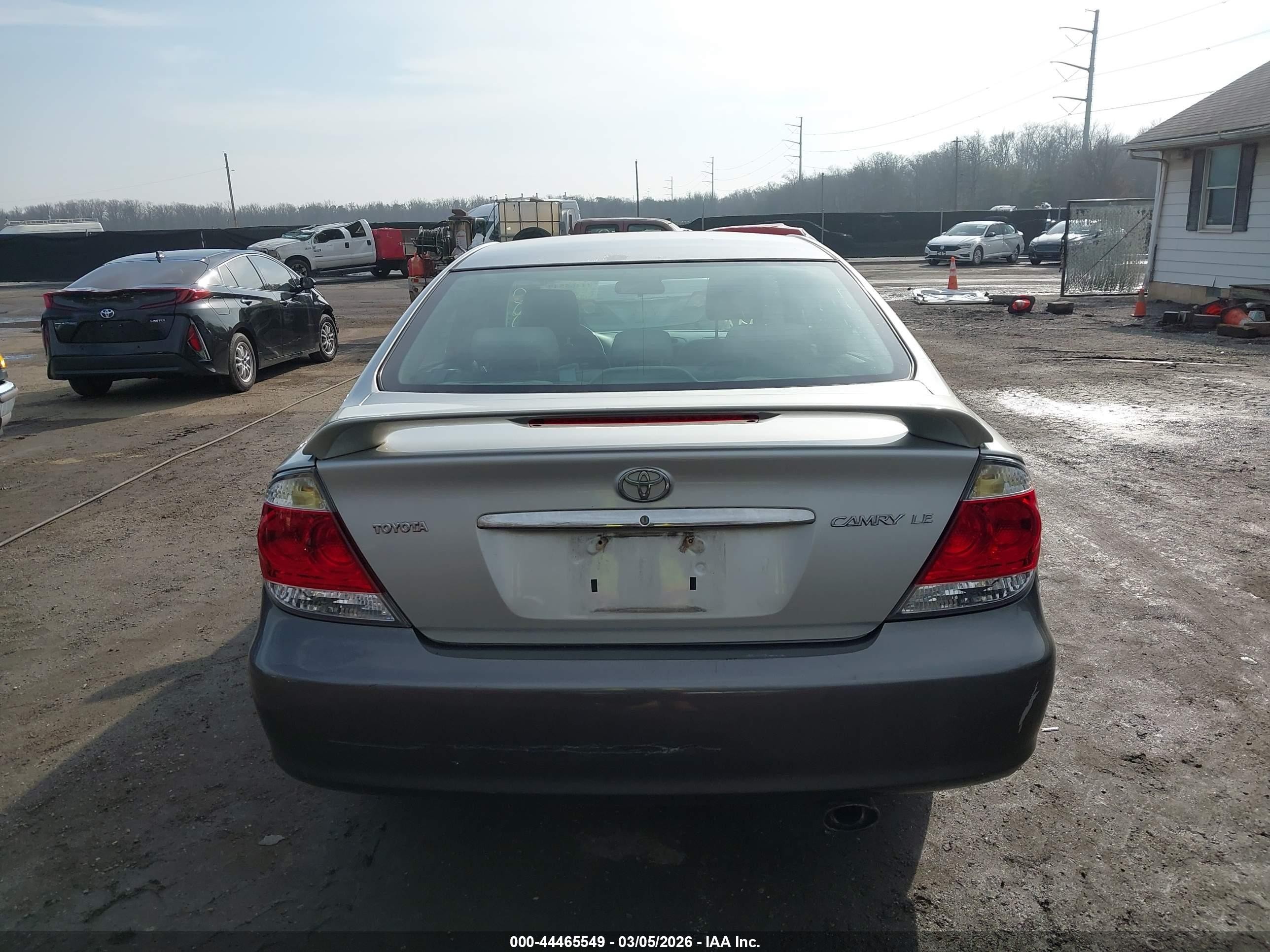2005 Toyota Camry Le Silver vin: 4T1BE32K65U101226