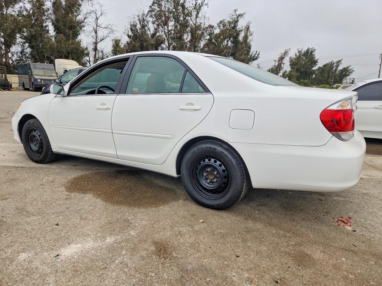 2005 Toyota Camry Le White vin: 4T1BE32K65U386901