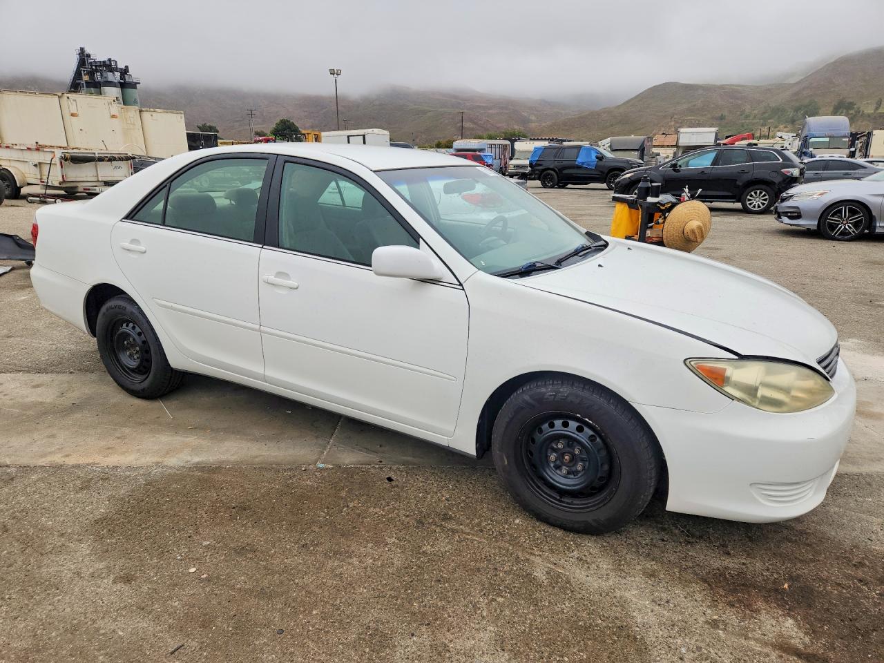 2005 Toyota Camry Le White vin: 4T1BE32K65U386901