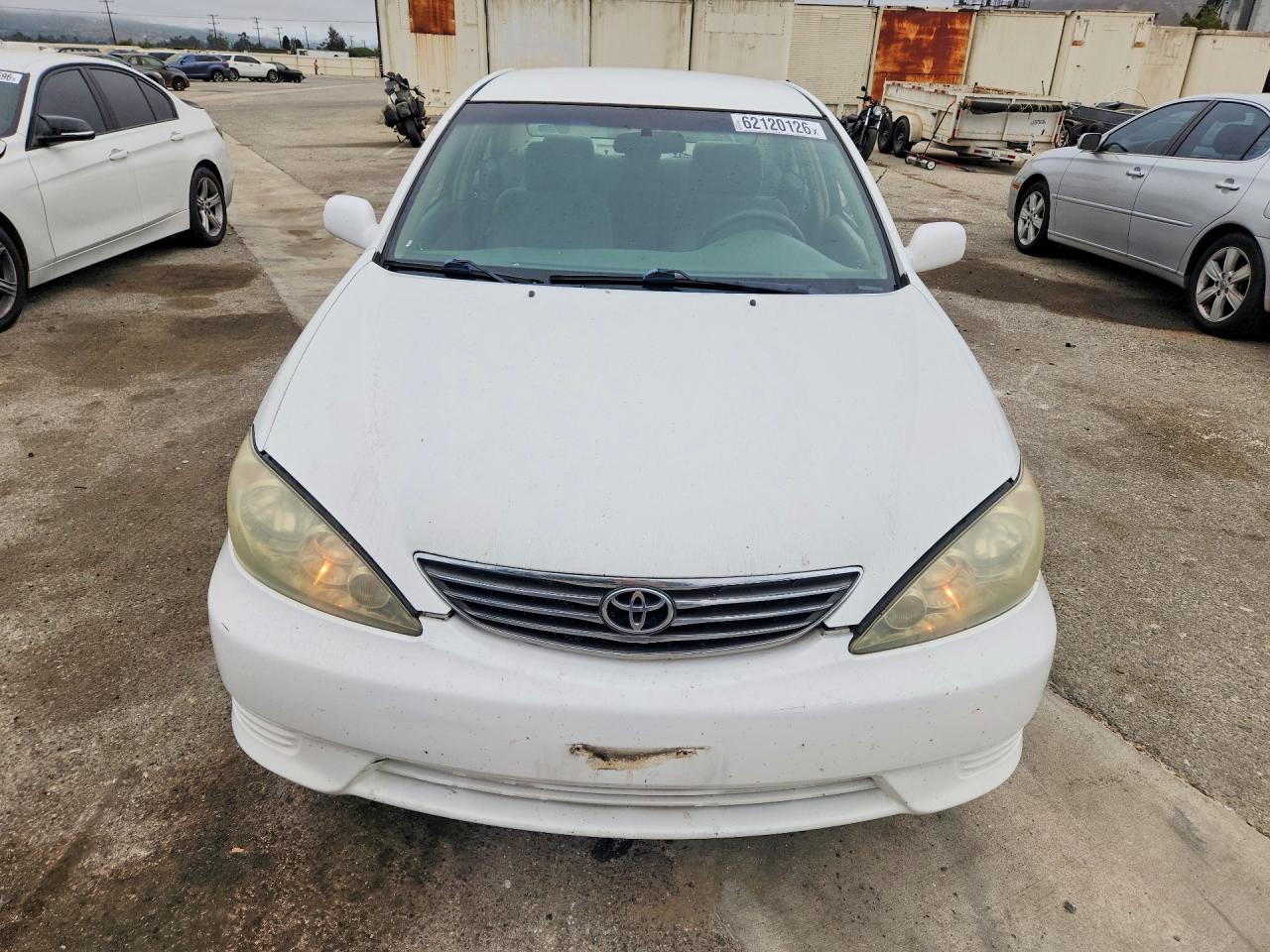 2005 Toyota Camry Le White vin: 4T1BE32K65U386901