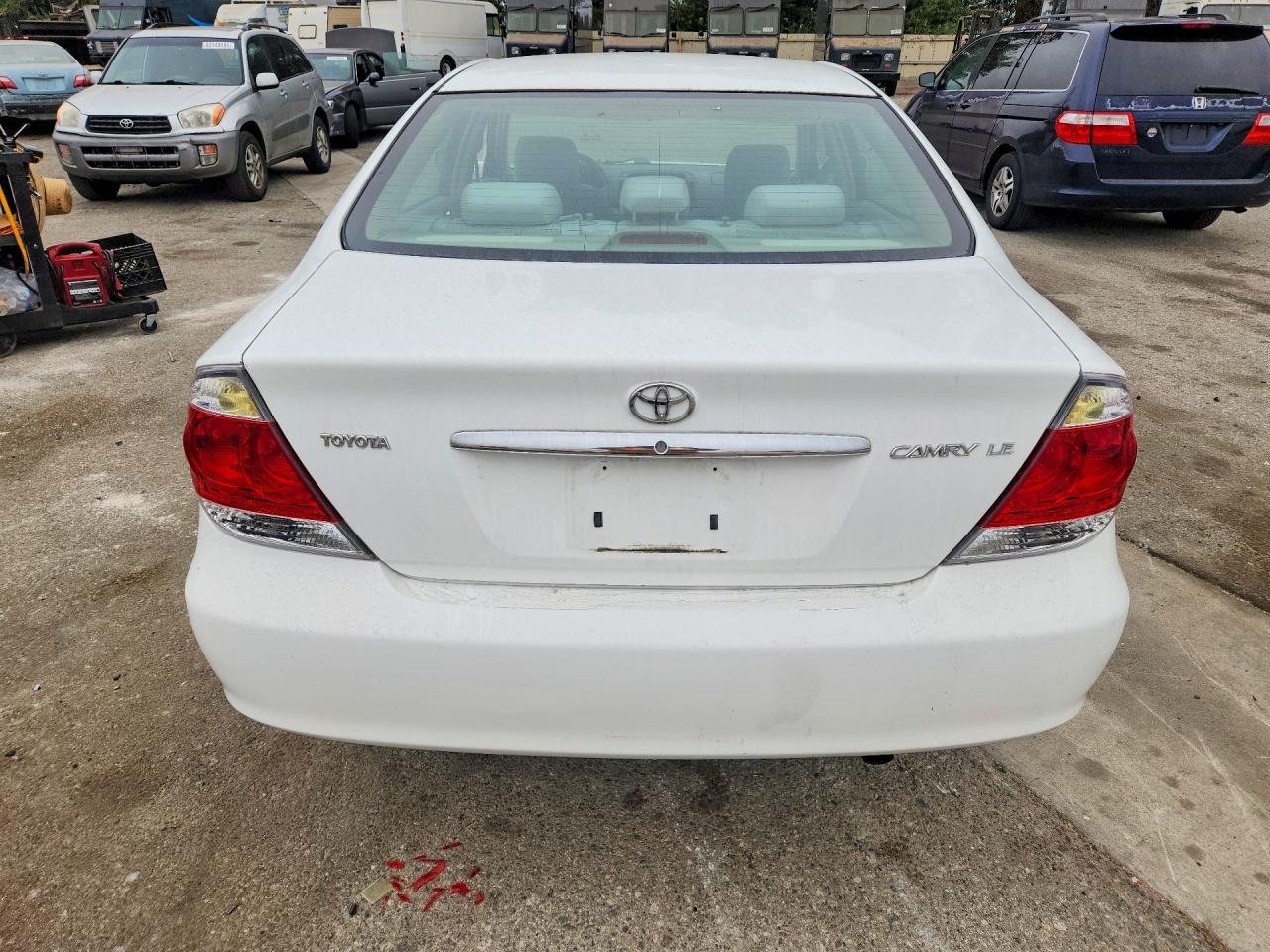 2005 Toyota Camry Le White vin: 4T1BE32K65U386901