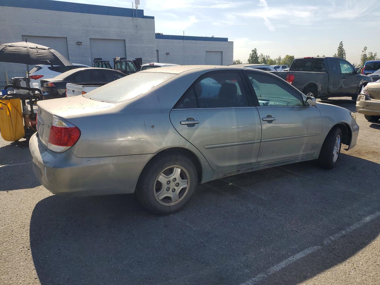 2005 Toyota Camry Le Silver vin: 4T1BE32K65U523836