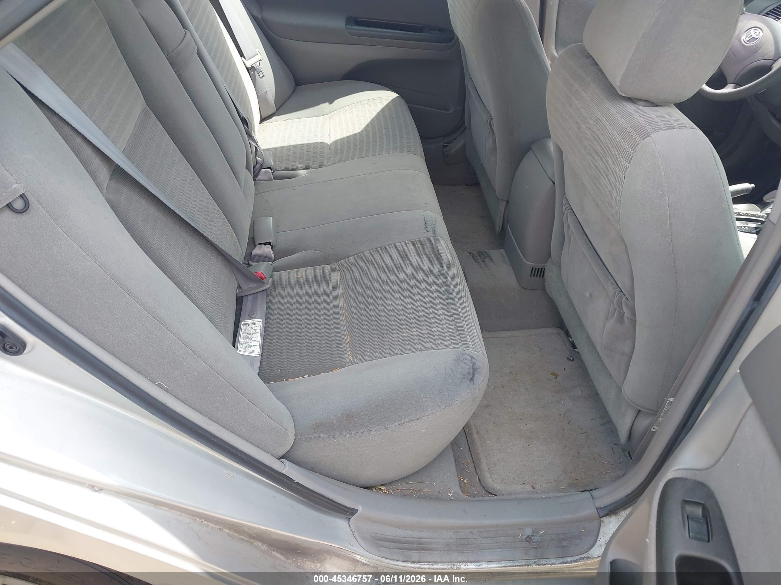 2005 Toyota Camry Le Silver vin: 4T1BE32K65U524937