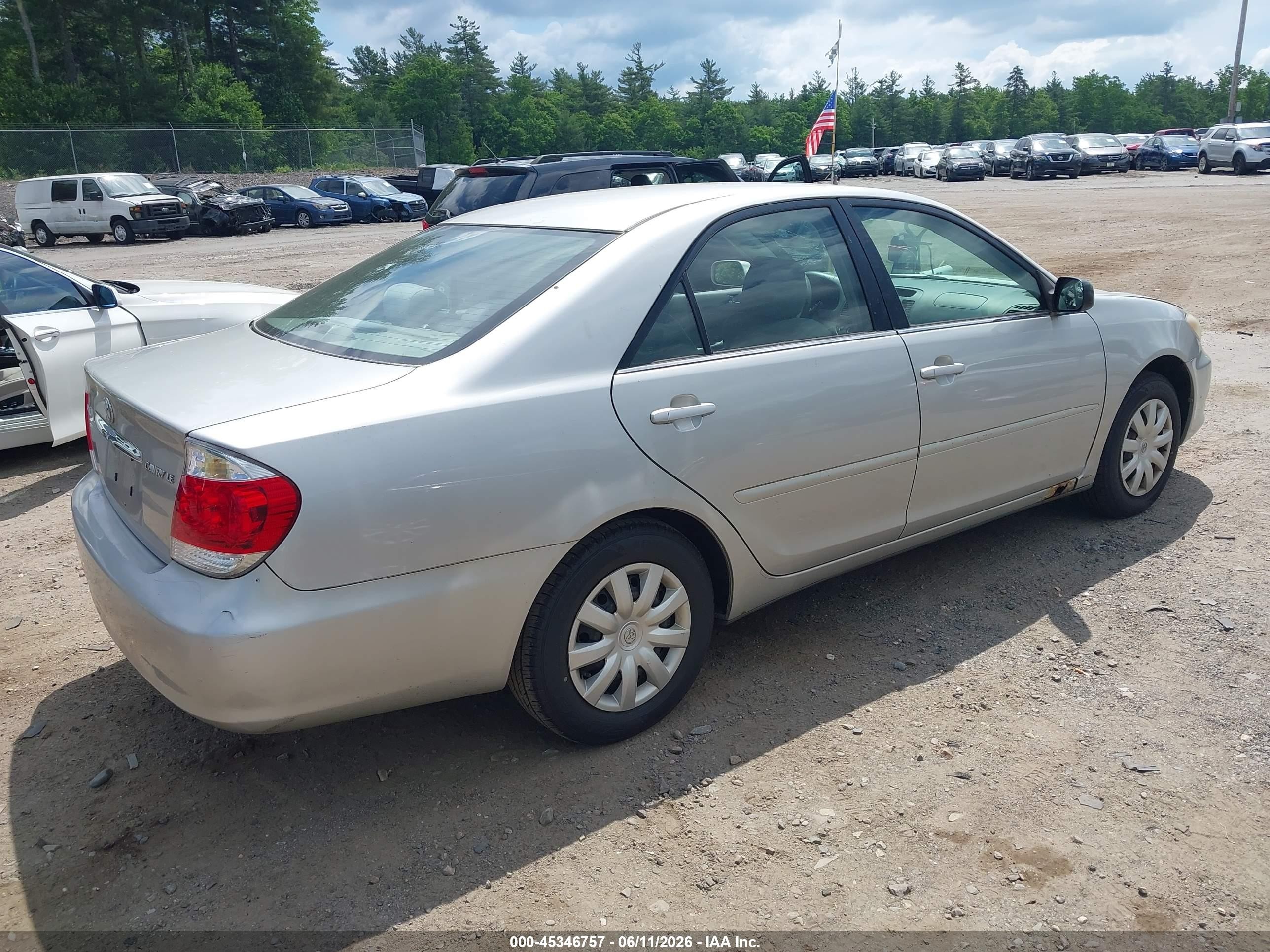 2005 Toyota Camry Le Silver vin: 4T1BE32K65U524937