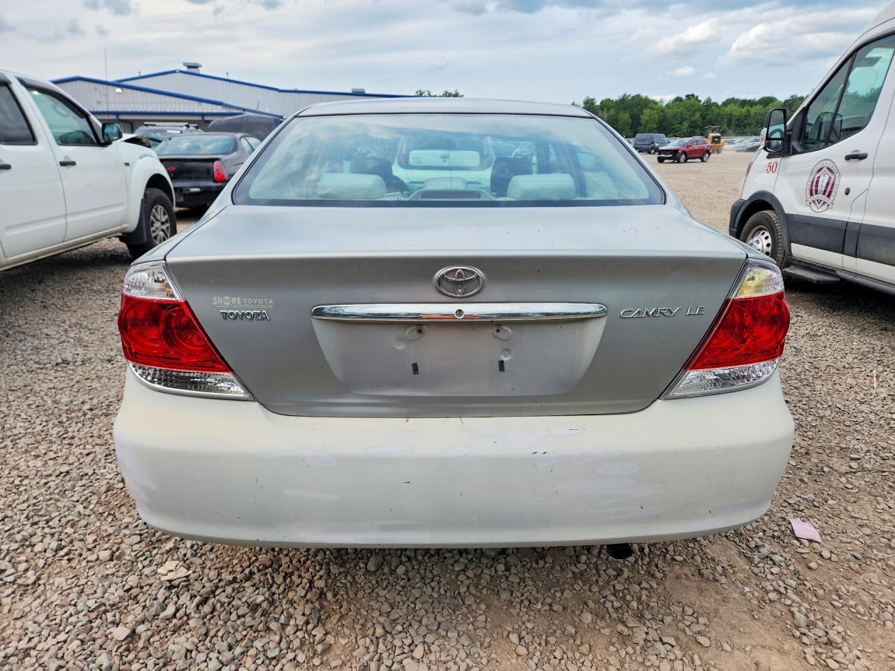 2005 Toyota Camry Le Silver vin: 4T1BE32K65U525845