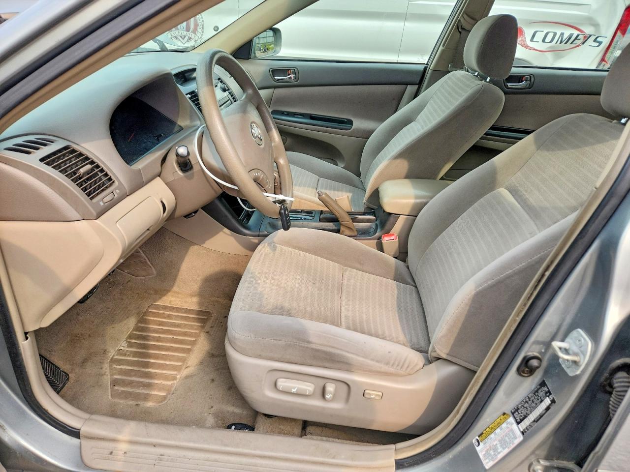 2005 Toyota Camry Le Silver vin: 4T1BE32K65U525845
