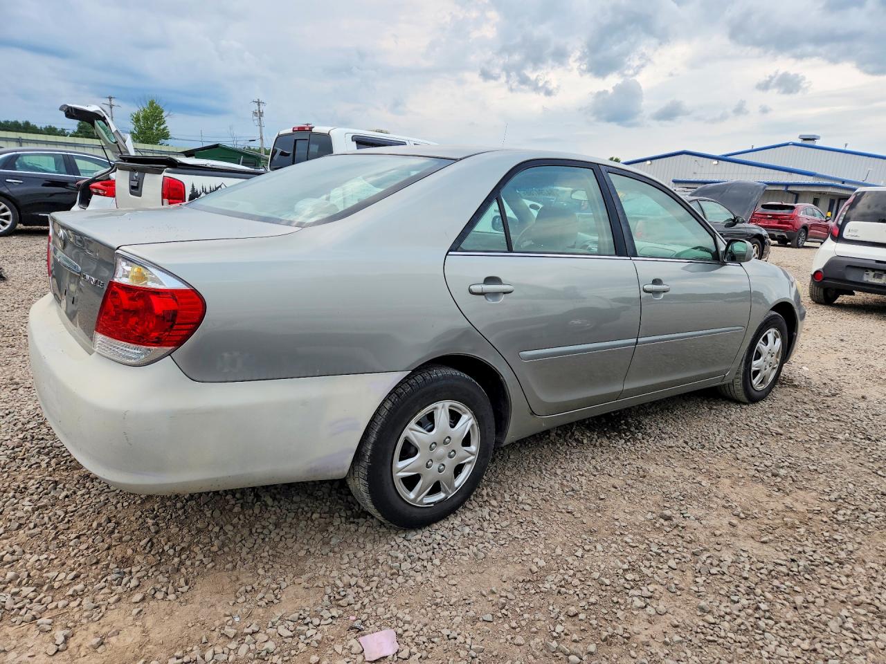 2005 Toyota Camry Le Silver vin: 4T1BE32K65U525845