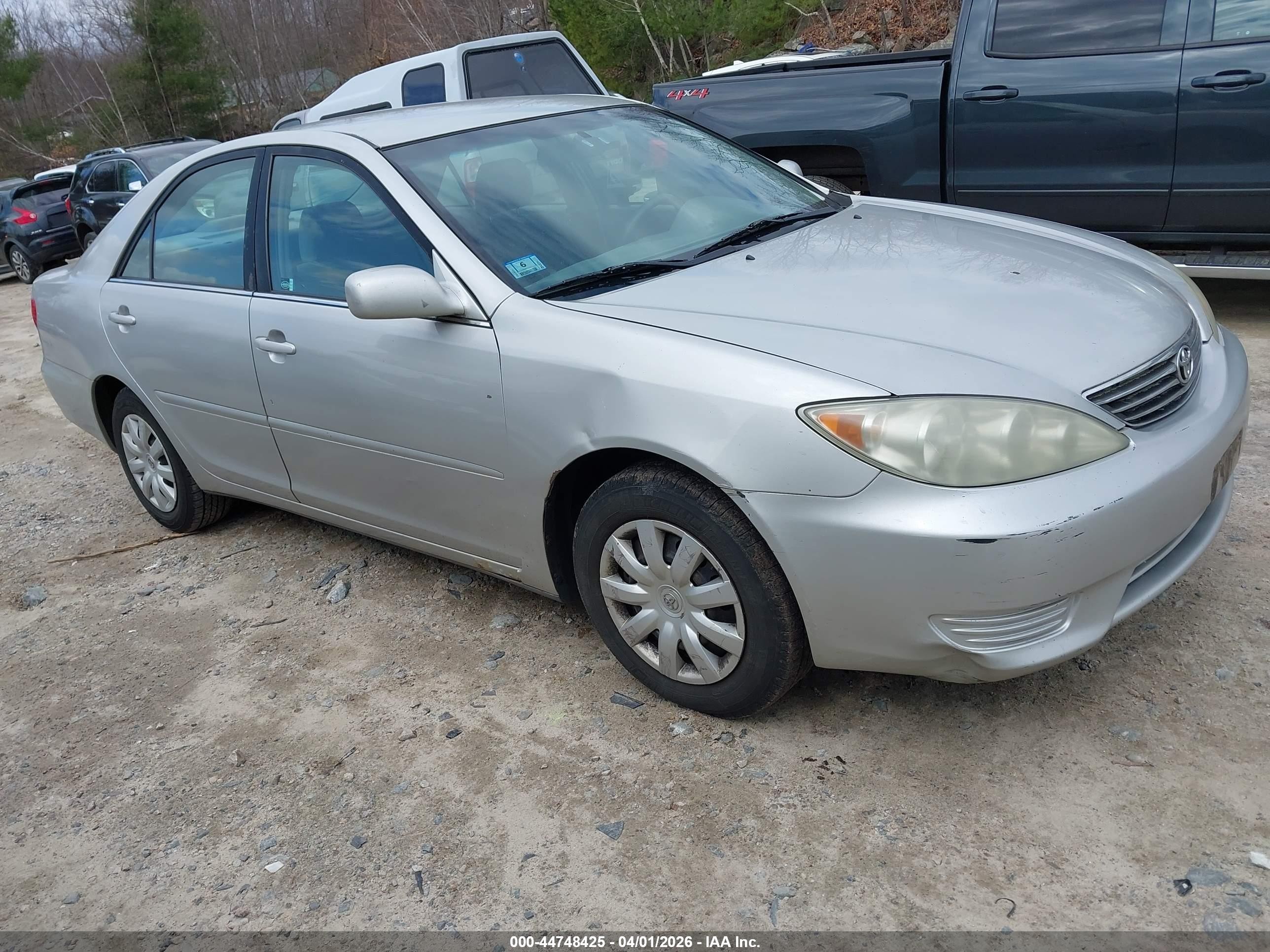 2005 Toyota Camry Le Silver vin: 4T1BE32K65U529166