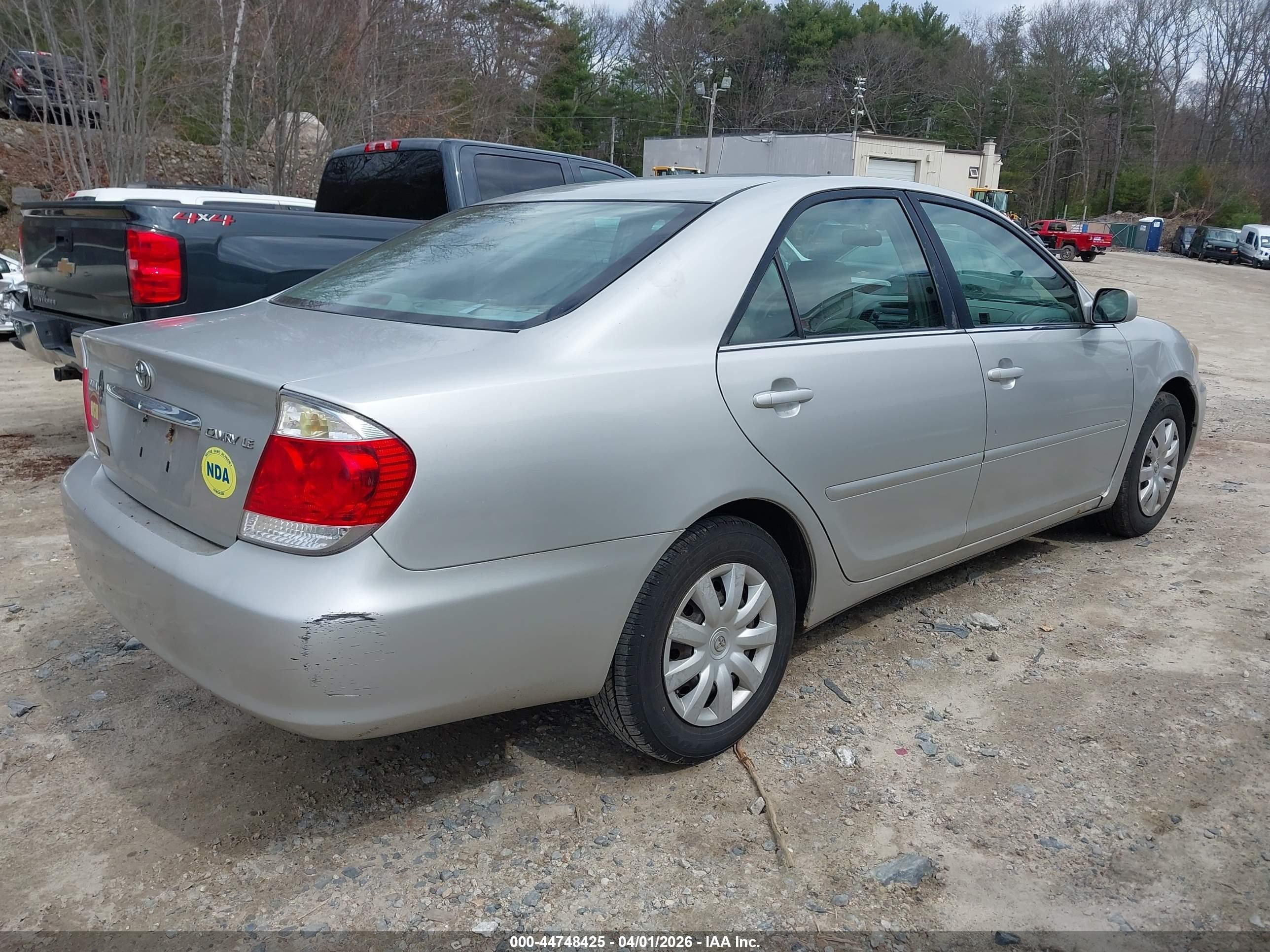 2005 Toyota Camry Le Silver vin: 4T1BE32K65U529166