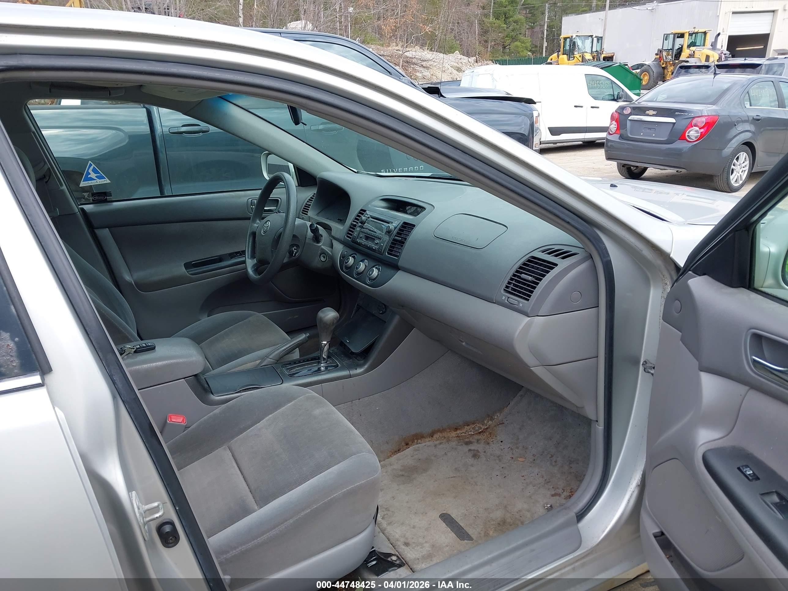 2005 Toyota Camry Le Silver vin: 4T1BE32K65U529166