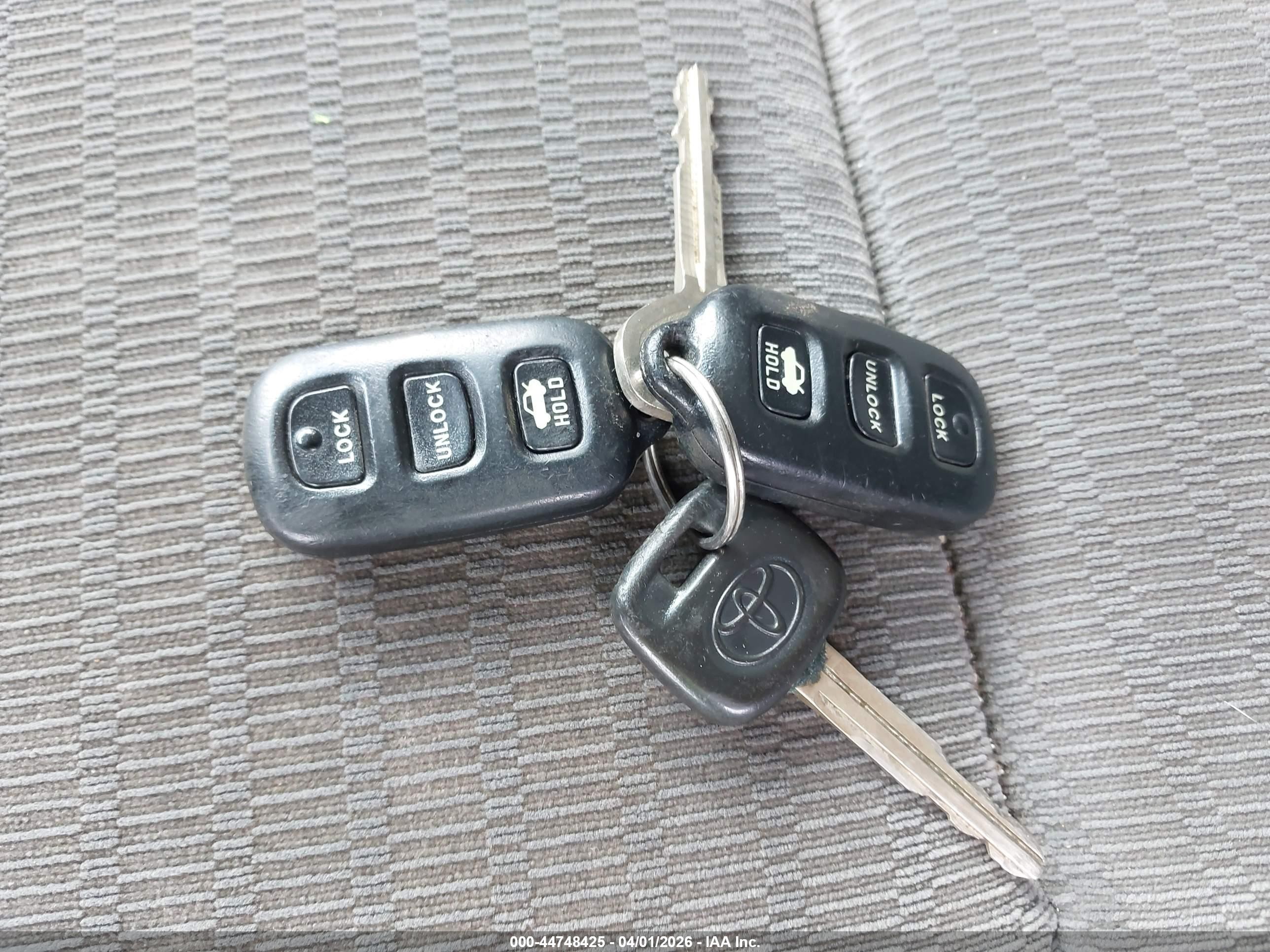 2005 Toyota Camry Le Silver vin: 4T1BE32K65U529166