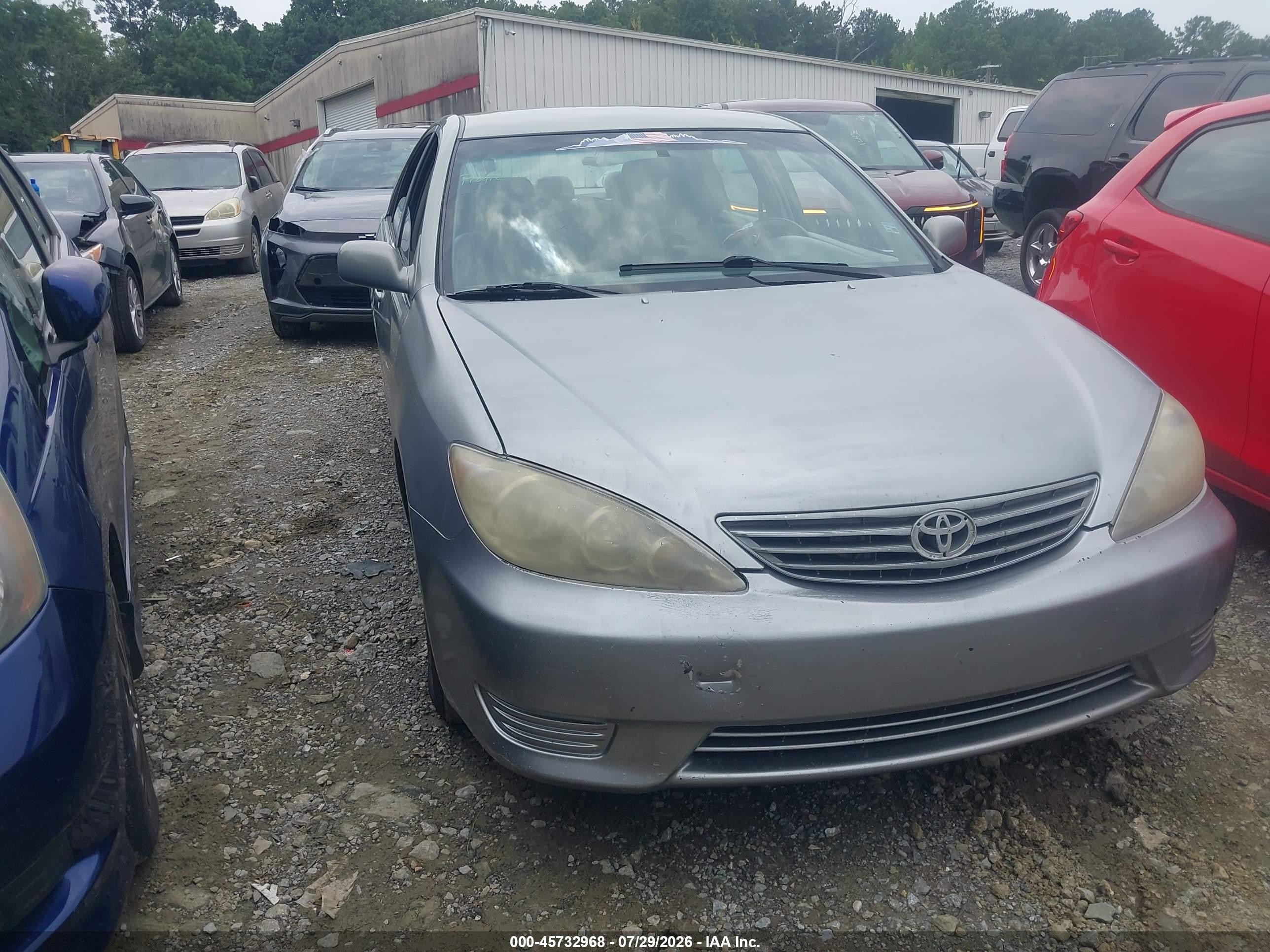 2005 Toyota Camry Le Silver vin: 4T1BE32K65U549398