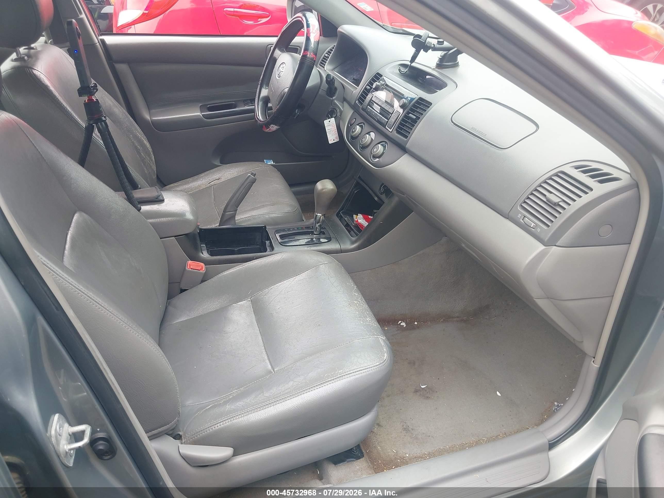 2005 Toyota Camry Le Silver vin: 4T1BE32K65U549398