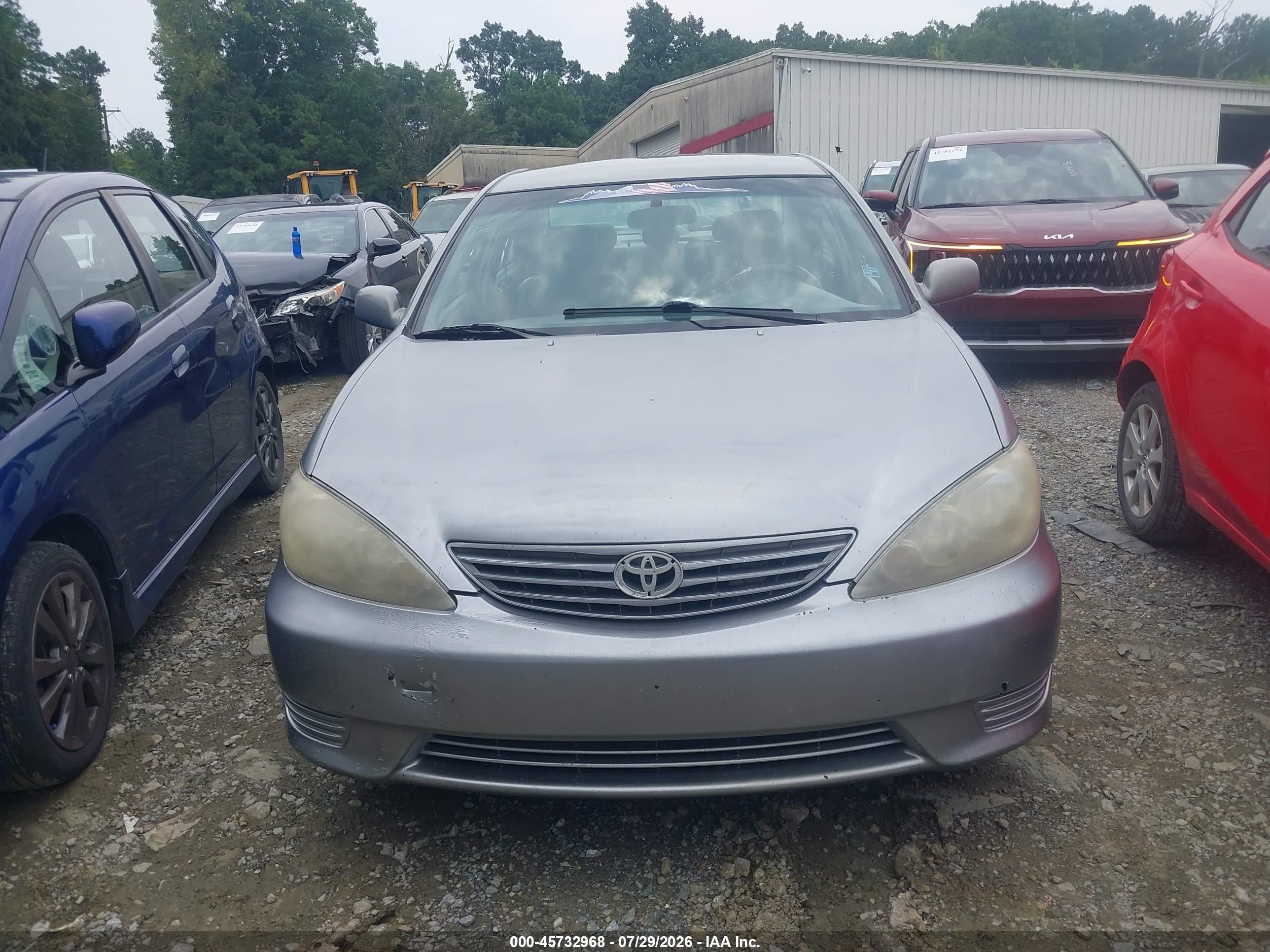 2005 Toyota Camry Le Silver vin: 4T1BE32K65U549398