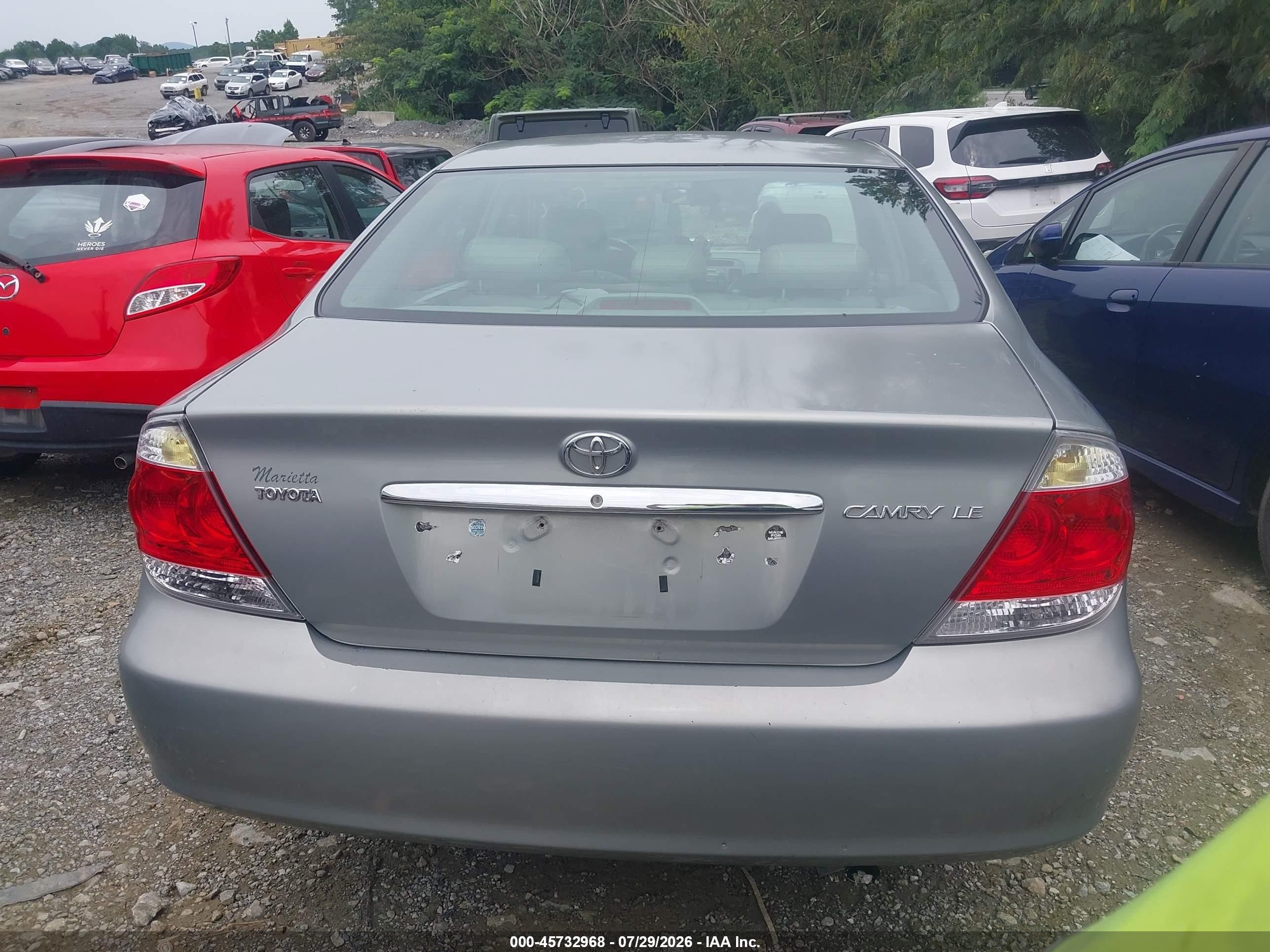 2005 Toyota Camry Le Silver vin: 4T1BE32K65U549398