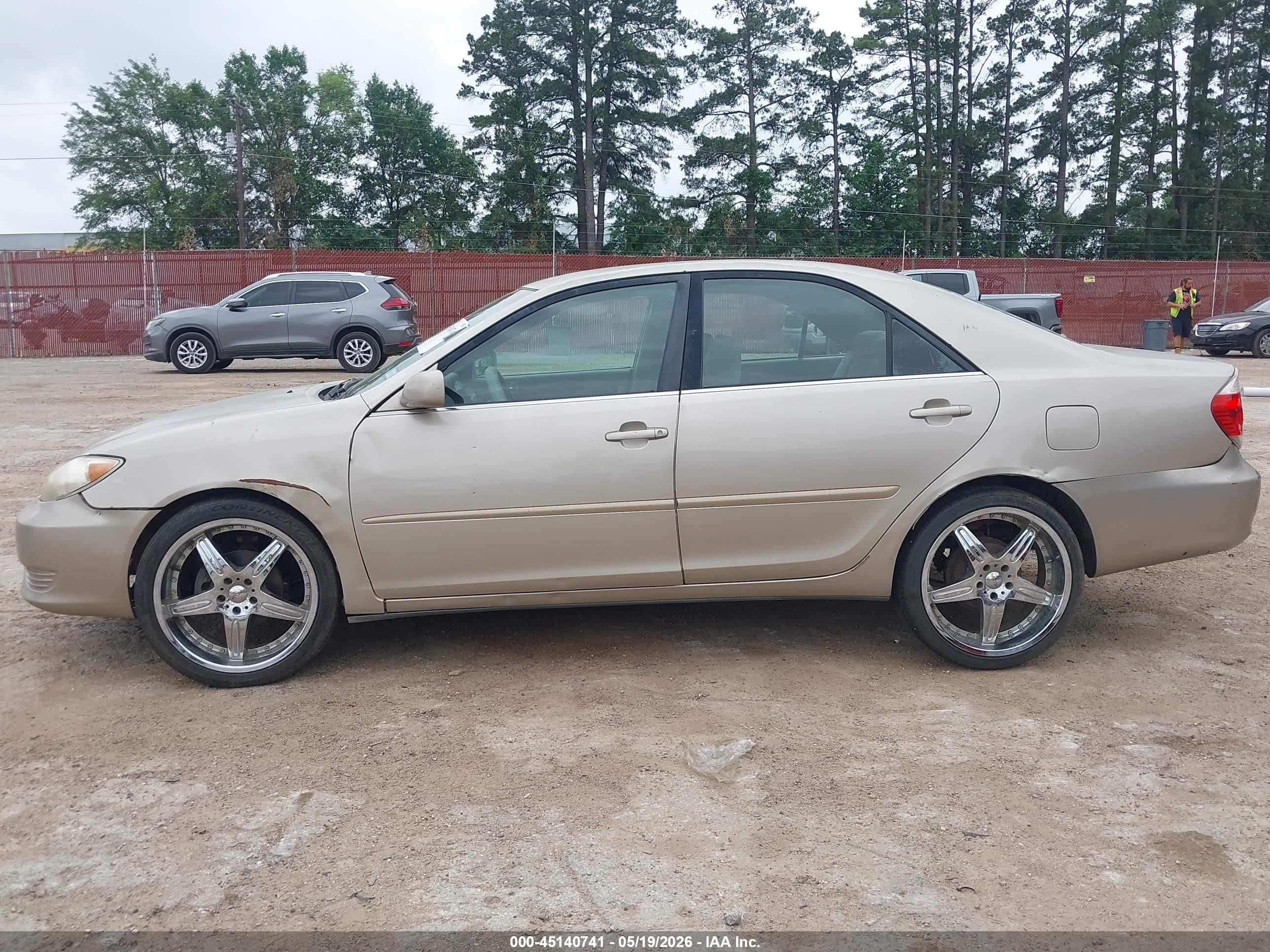 2005 Toyota Camry Le Золотой vin: 4T1BE32K65U559803