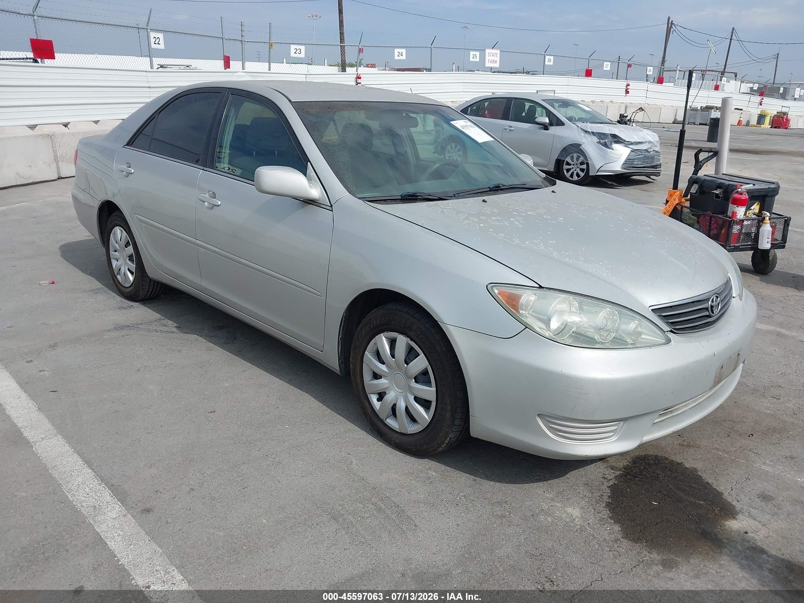 2005 Toyota Camry Le Silver vin: 4T1BE32K65U943497