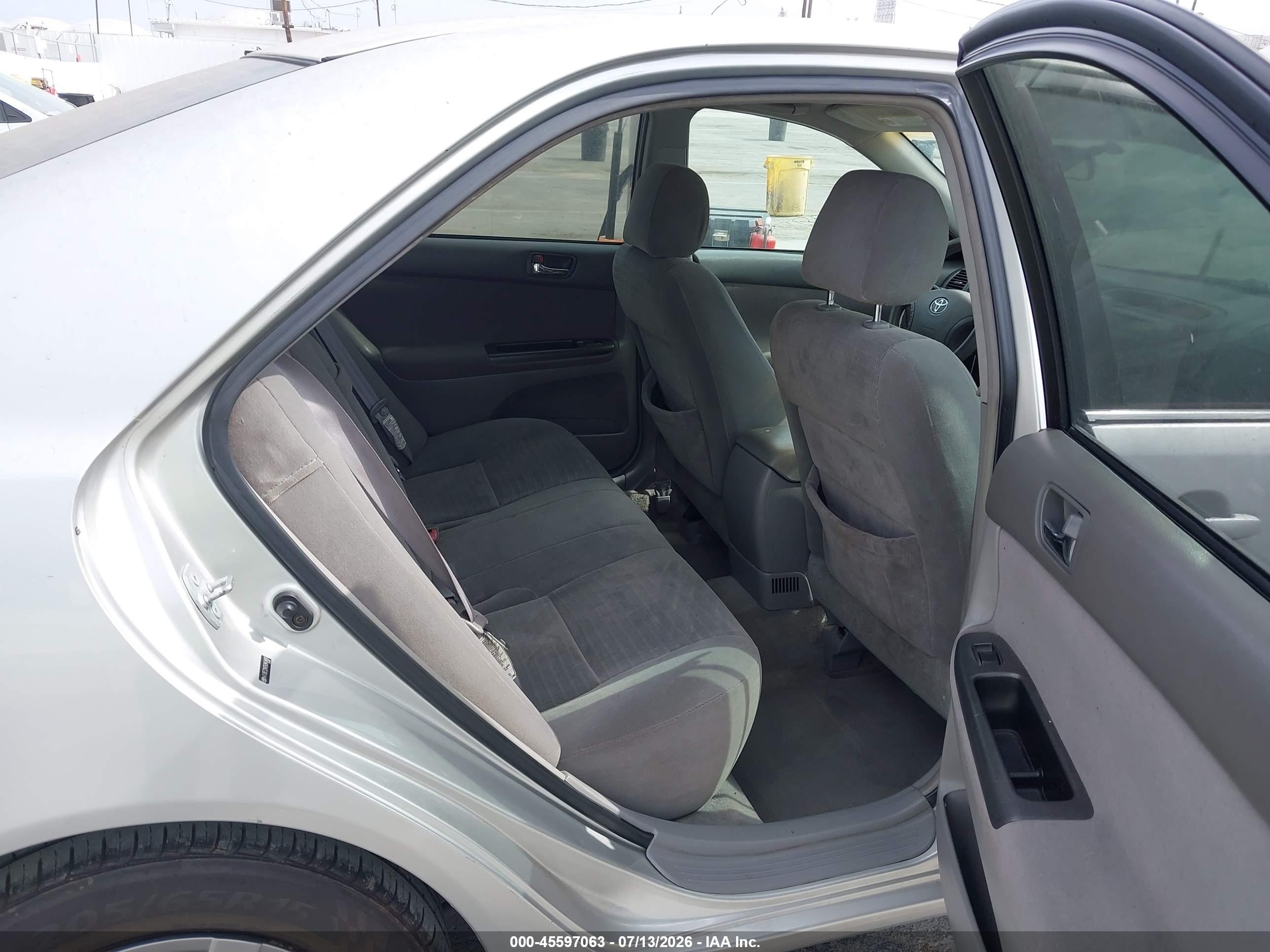 2005 Toyota Camry Le Silver vin: 4T1BE32K65U943497