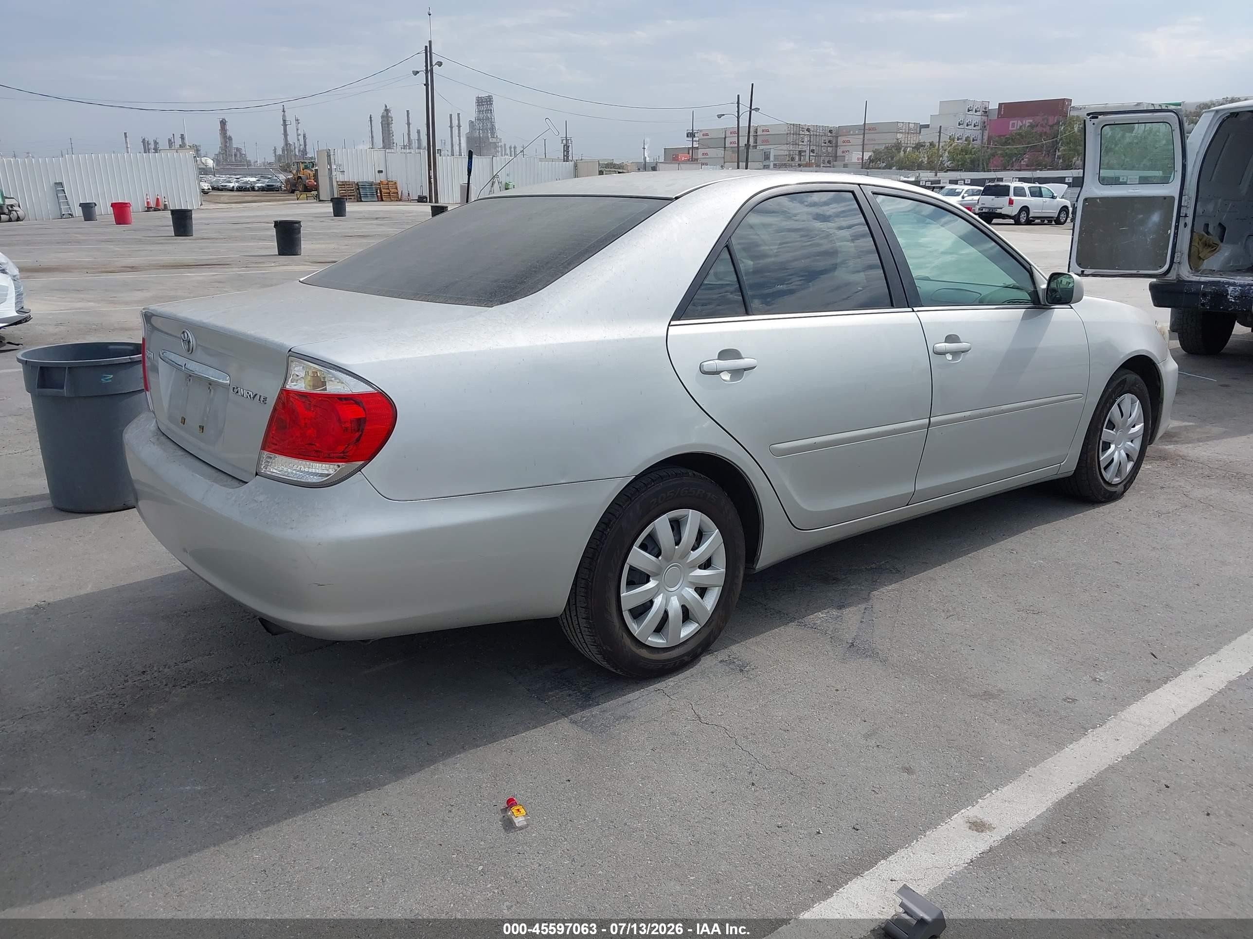 2005 Toyota Camry Le Silver vin: 4T1BE32K65U943497