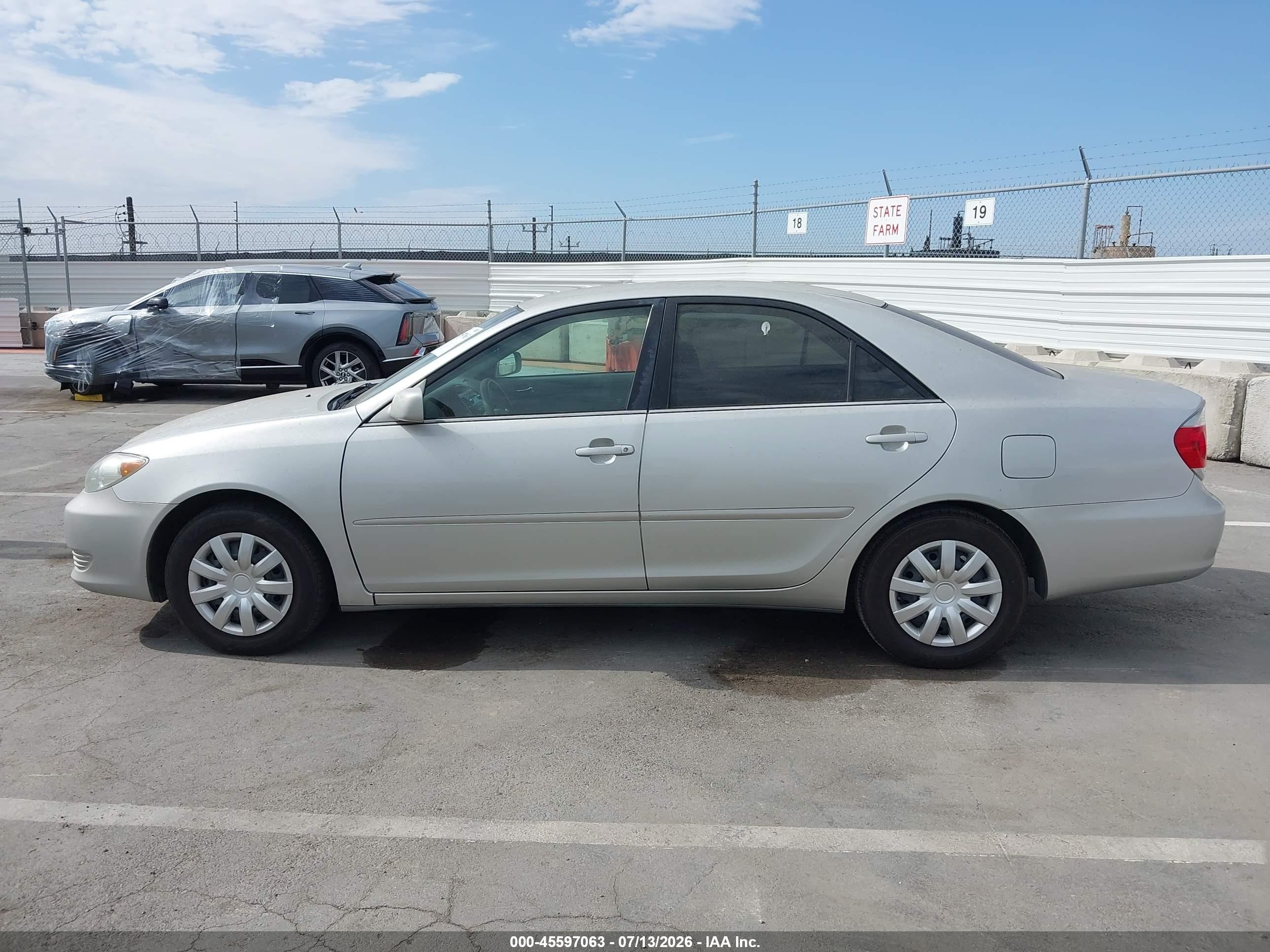 2005 Toyota Camry Le Silver vin: 4T1BE32K65U943497