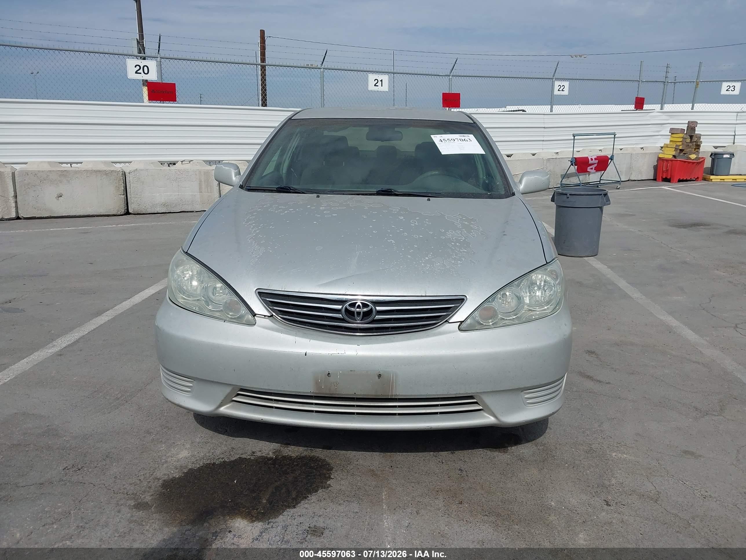 2005 Toyota Camry Le Silver vin: 4T1BE32K65U943497