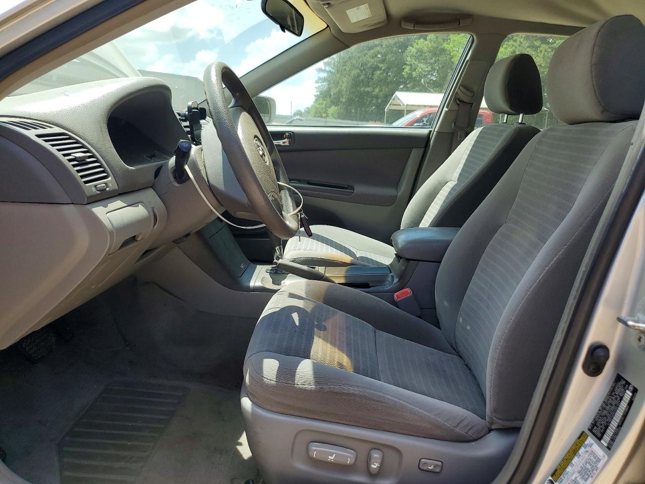 2005 Toyota Camry Le Silver vin: 4T1BE32K65U951051