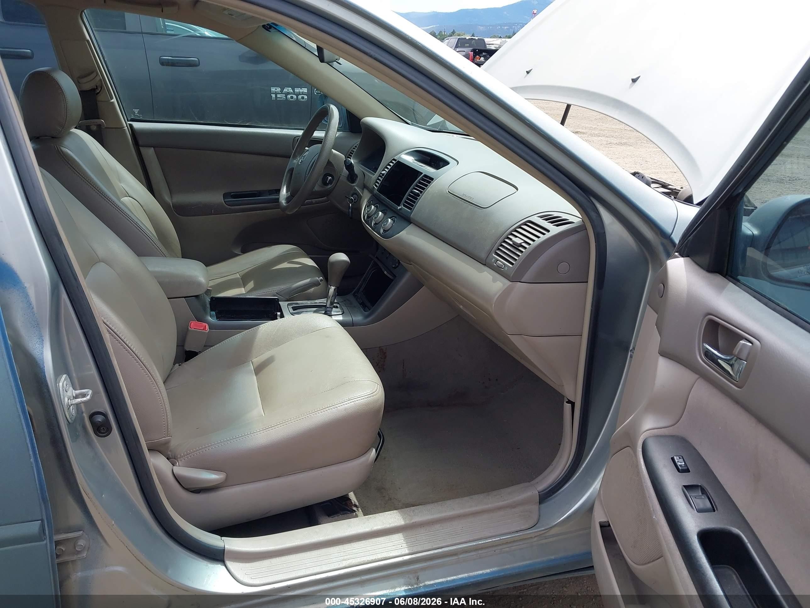2005 Toyota Camry Le Blue vin: 4T1BE32K65U993347
