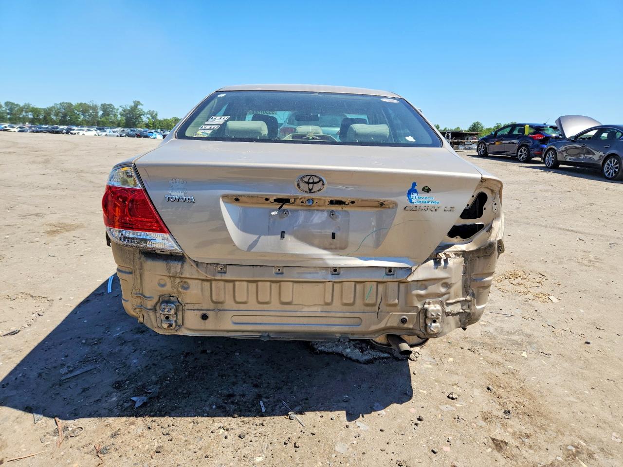 2006 Toyota Camry Le Gold vin: 4T1BE32K66U675830