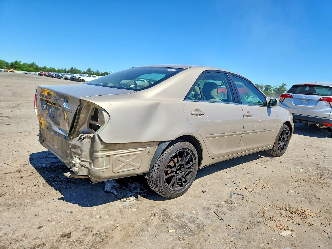 2006 Toyota Camry Le Gold vin: 4T1BE32K66U675830