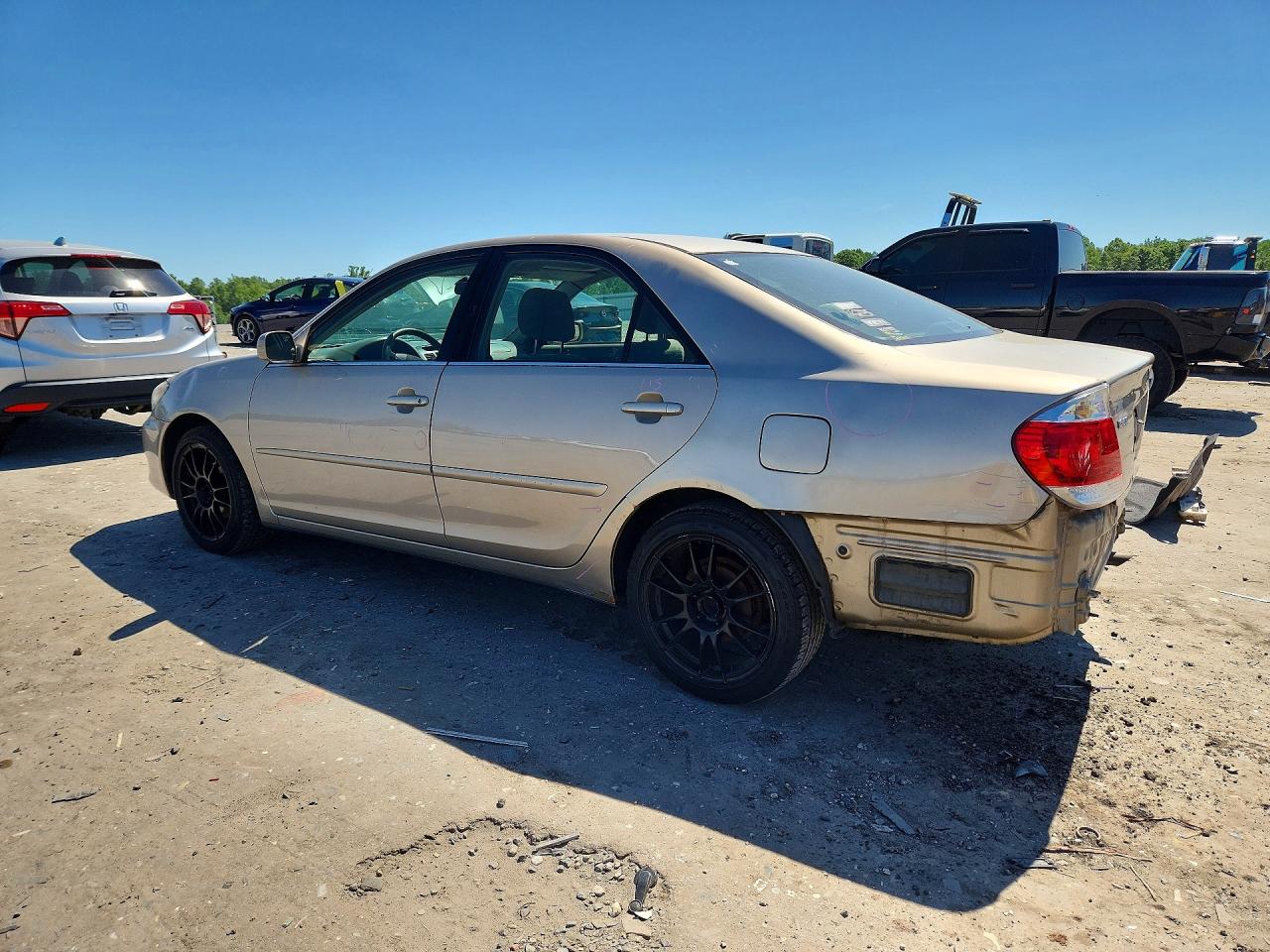 2006 Toyota Camry Le Gold vin: 4T1BE32K66U675830