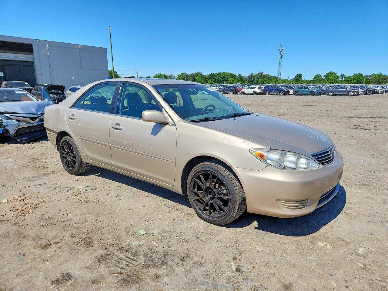 2006 Toyota Camry Le Gold vin: 4T1BE32K66U675830