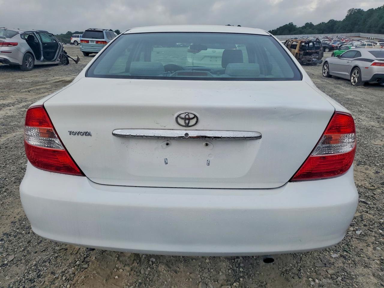 2002 Toyota Camry Le White vin: 4T1BE32K72U007478