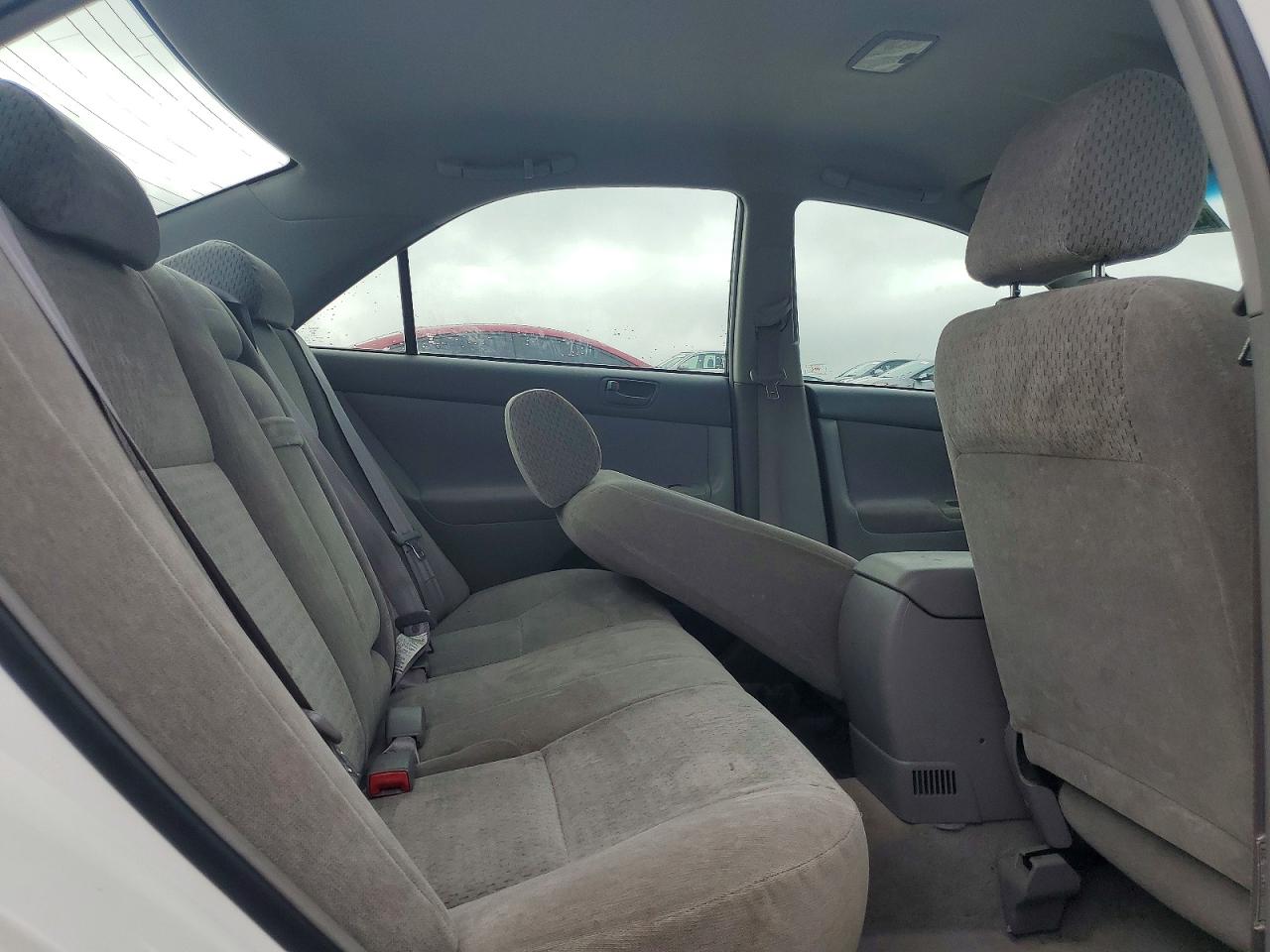 2002 Toyota Camry Le White vin: 4T1BE32K72U007478