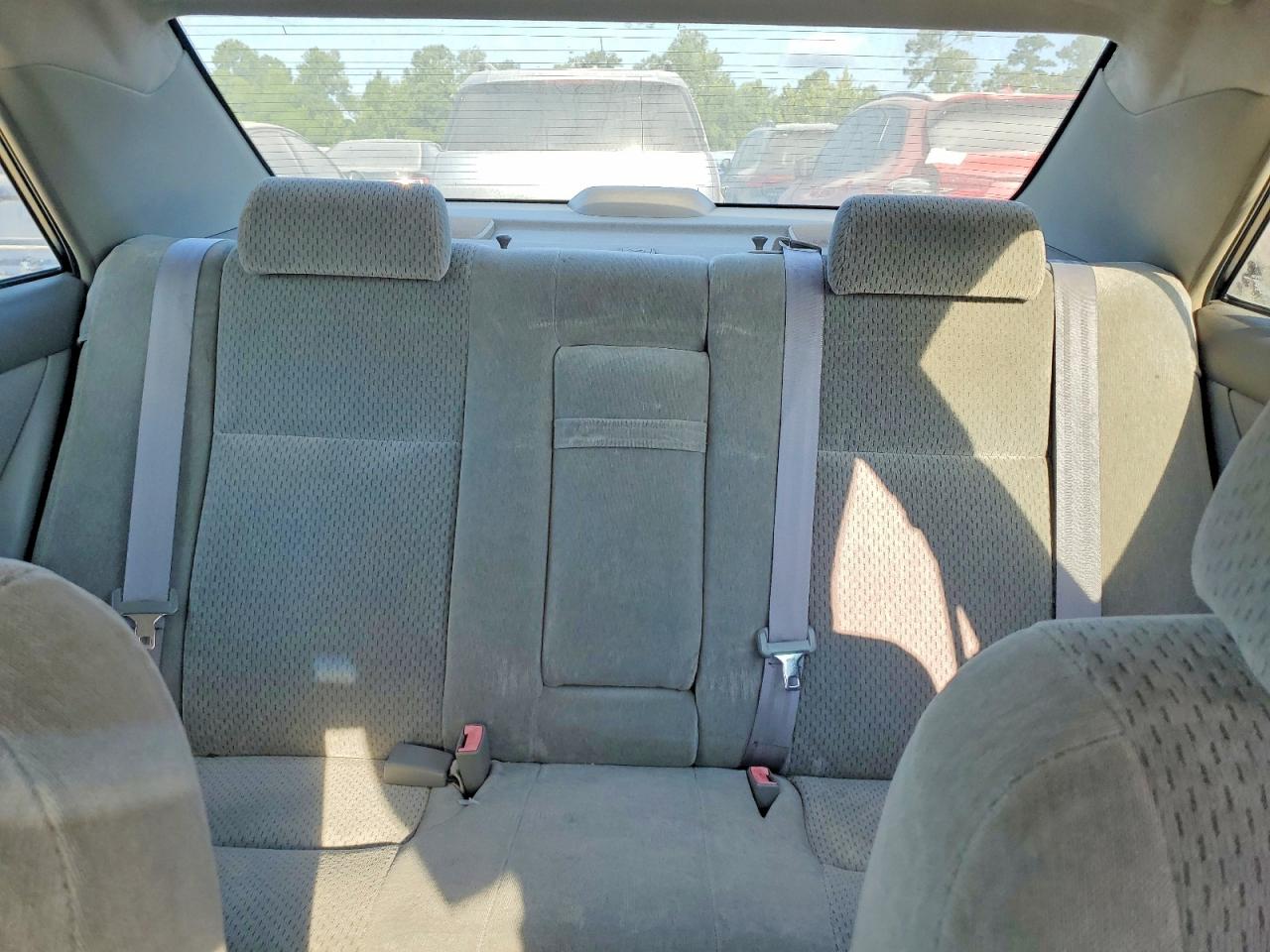 2002 Toyota Camry Le Silver vin: 4T1BE32K72U032753