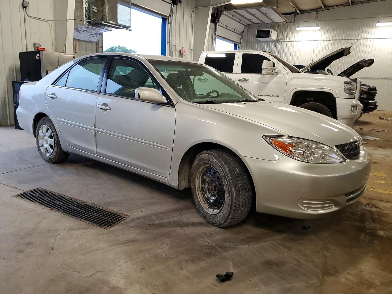 2002 Toyota Camry Le Серебряный vin: 4T1BE32K72U044496