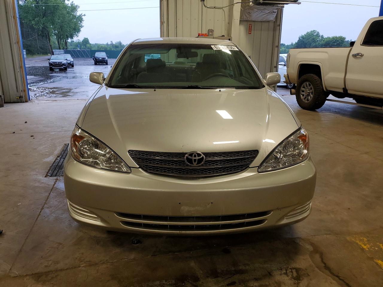 2002 Toyota Camry Le Серебряный vin: 4T1BE32K72U044496