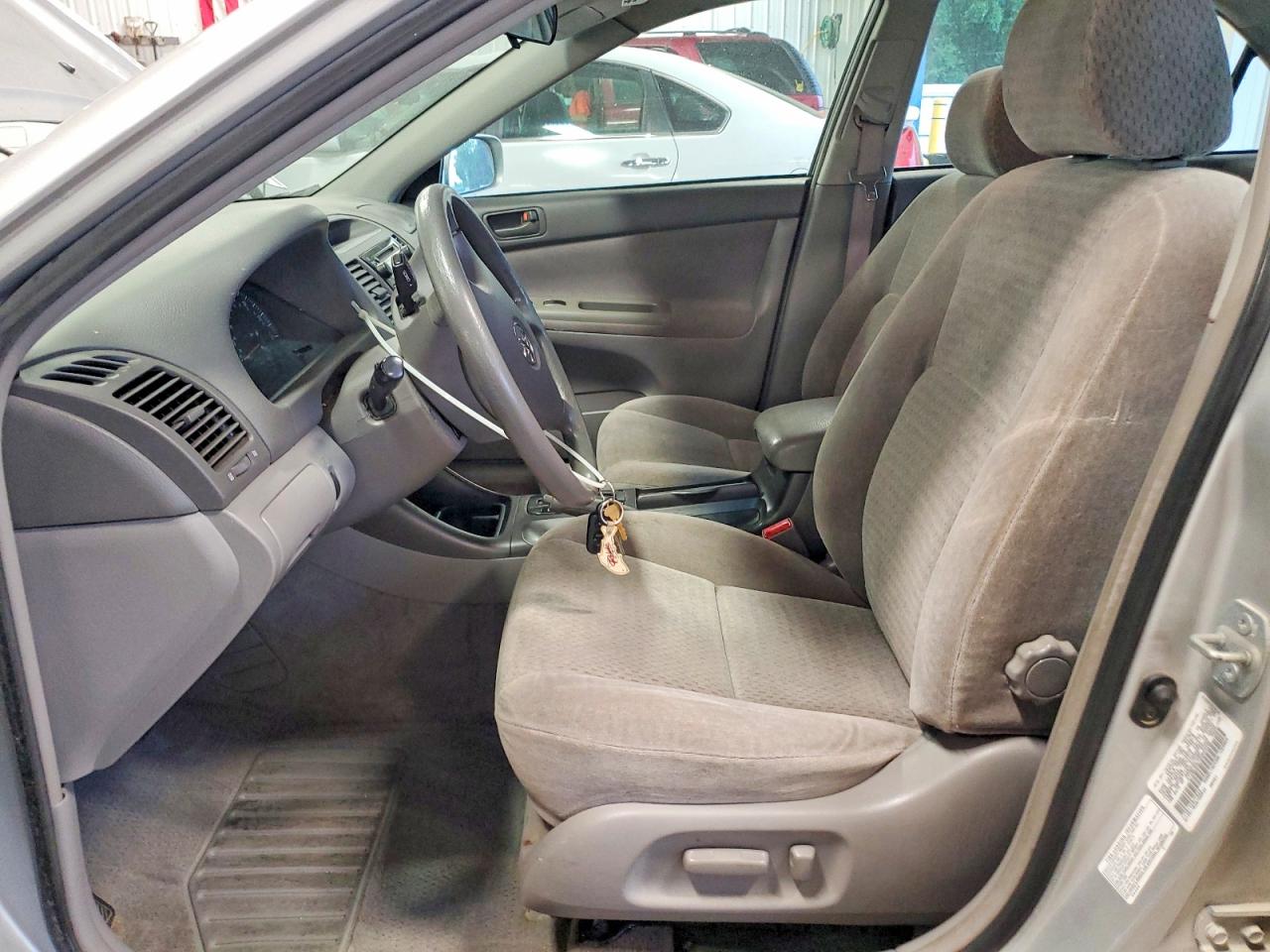 2002 Toyota Camry Le Серебряный vin: 4T1BE32K72U044496
