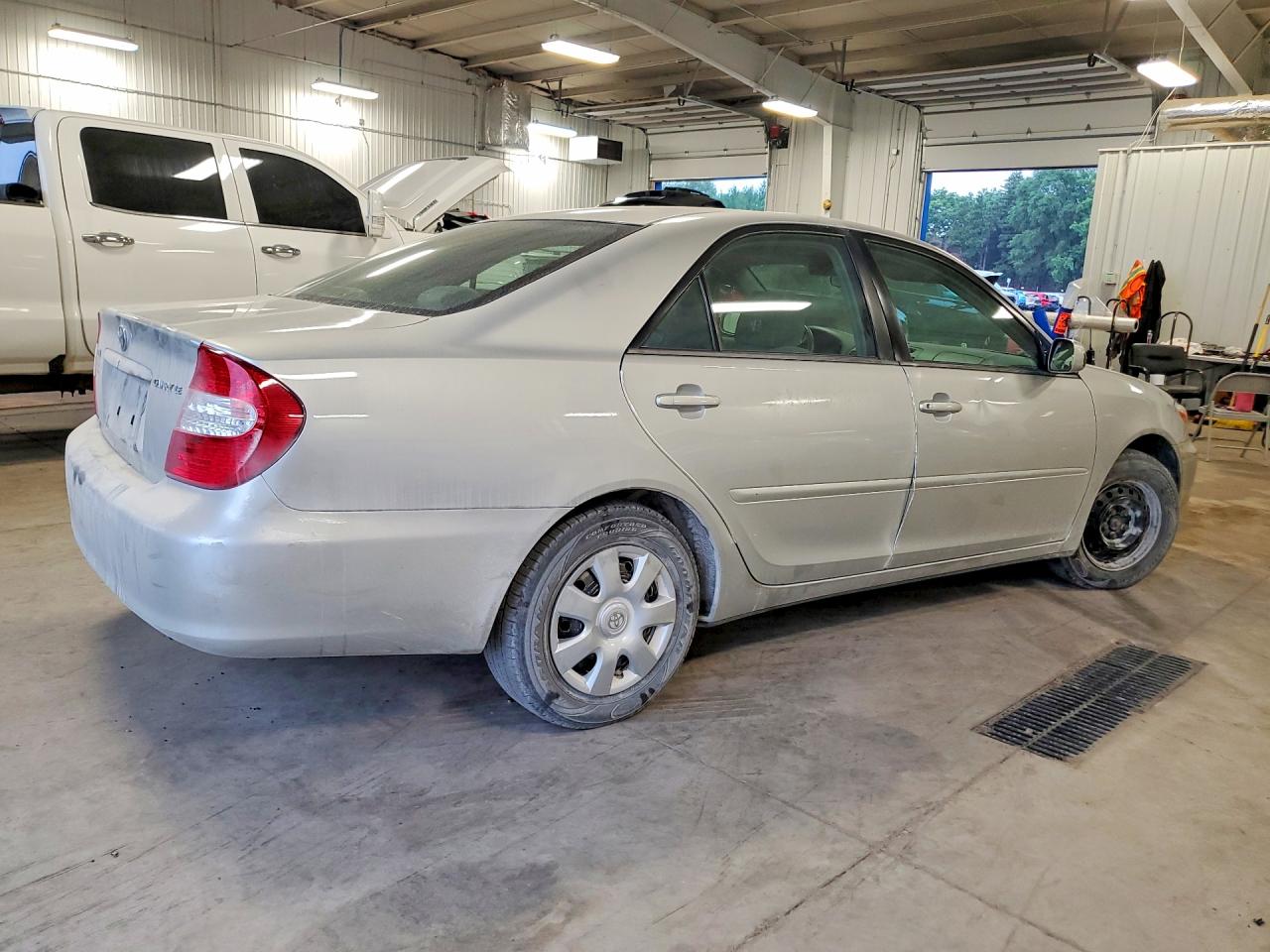 2002 Toyota Camry Le Серебряный vin: 4T1BE32K72U044496