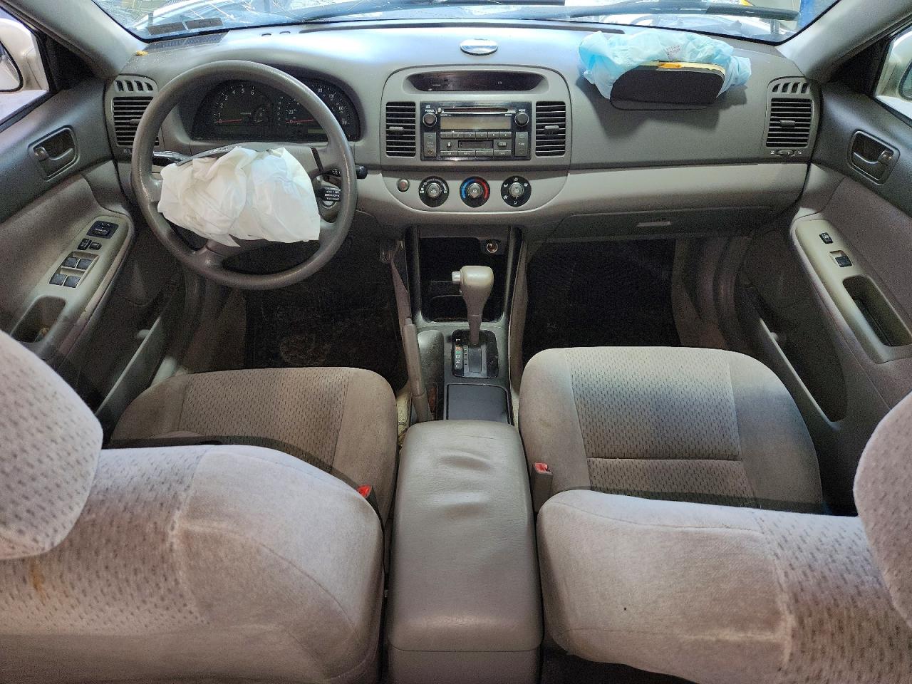 2002 Toyota Camry Le Silver vin: 4T1BE32K72U046197