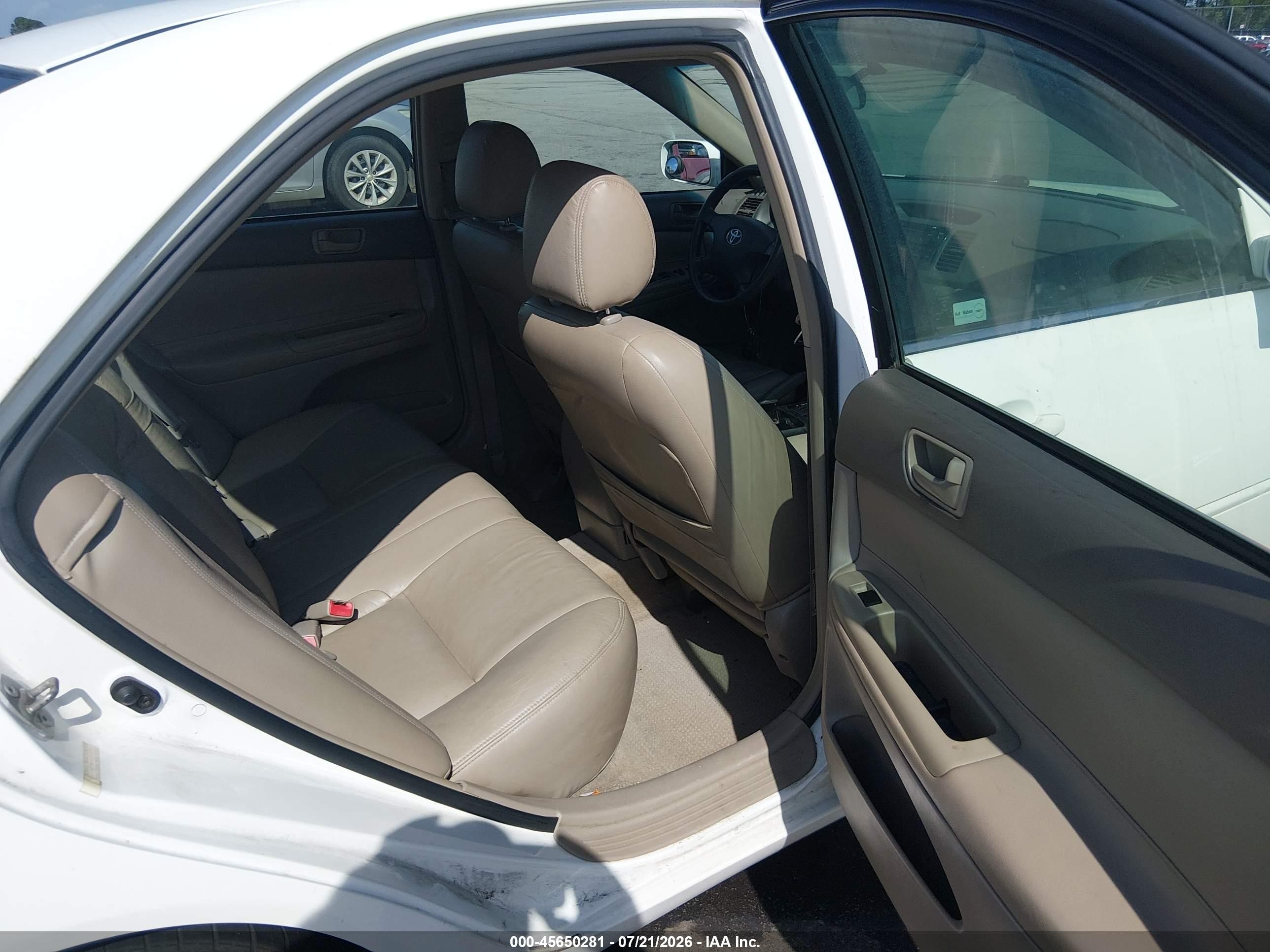 2002 Toyota Camry Le White vin: 4T1BE32K72U068135