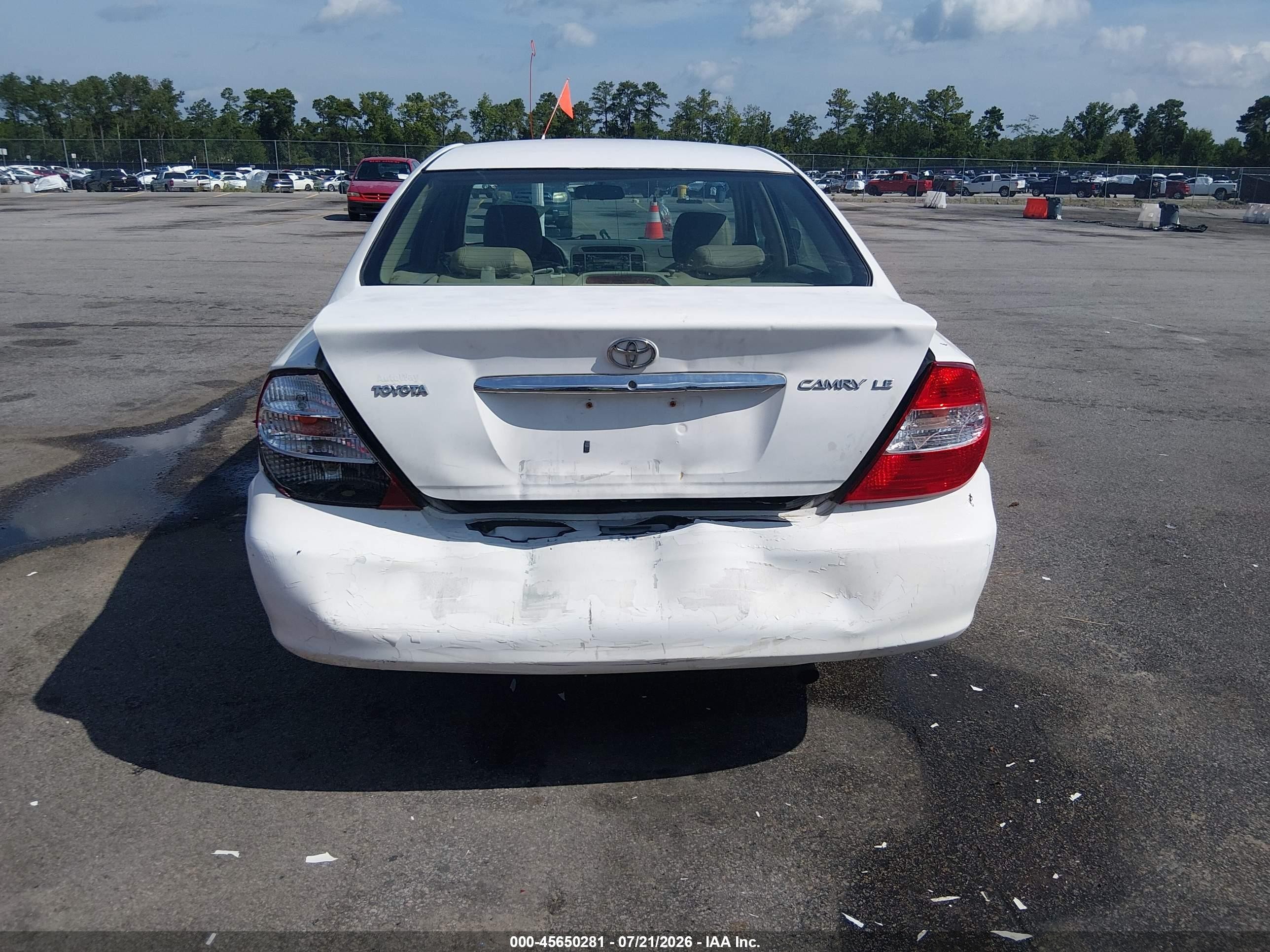 2002 Toyota Camry Le White vin: 4T1BE32K72U068135