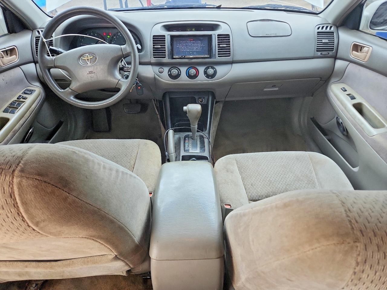 2002 Toyota Camry Le White vin: 4T1BE32K72U103028