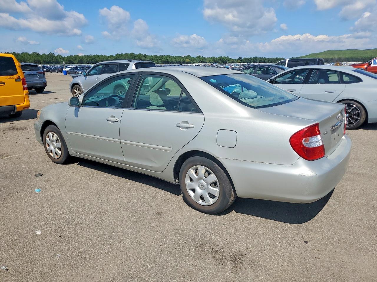 2002 Toyota Camry Le Tan vin: 4T1BE32K72U111713