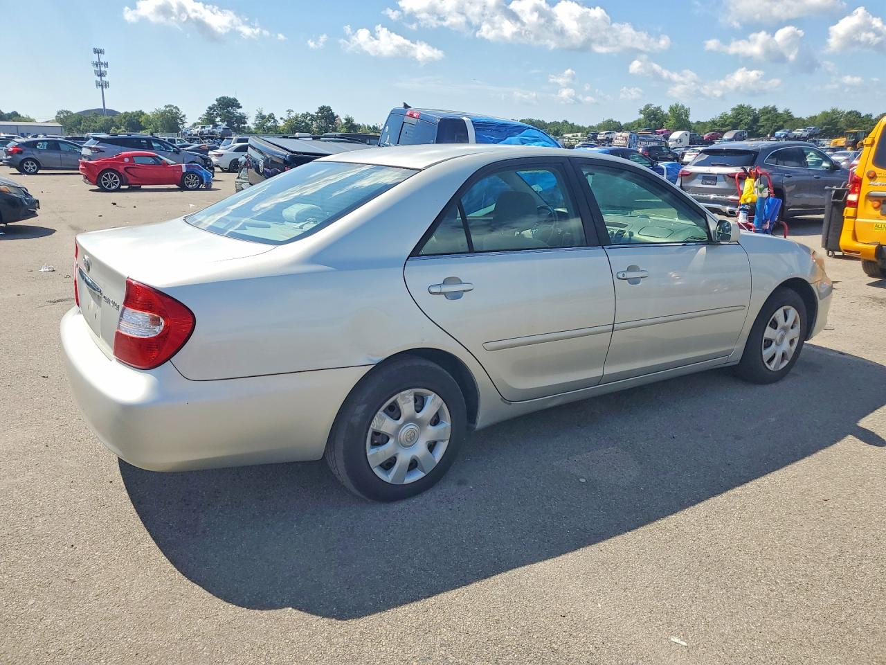 2002 Toyota Camry Le Tan vin: 4T1BE32K72U111713