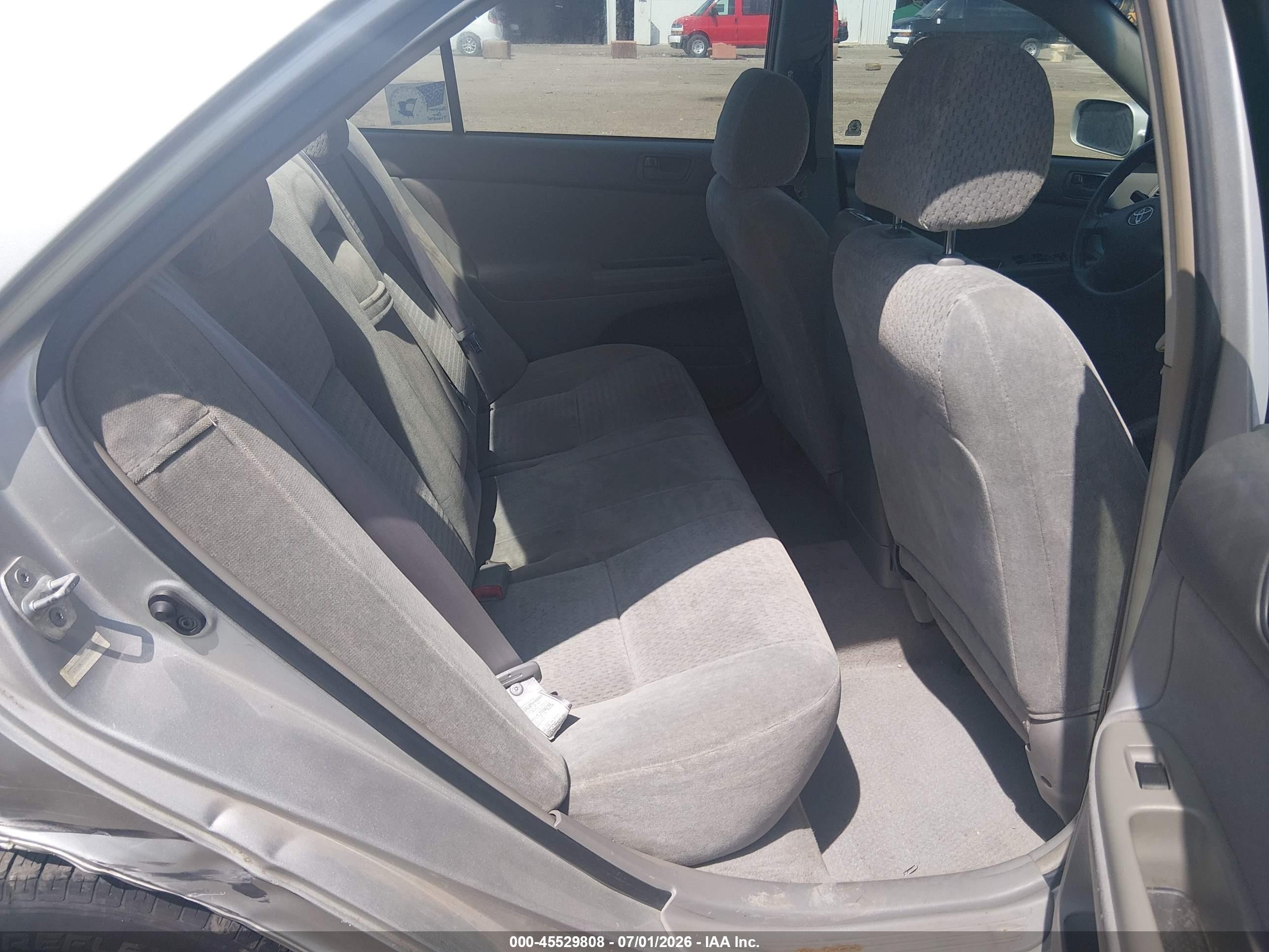 2002 Toyota Camry Le Silver vin: 4T1BE32K72U521931